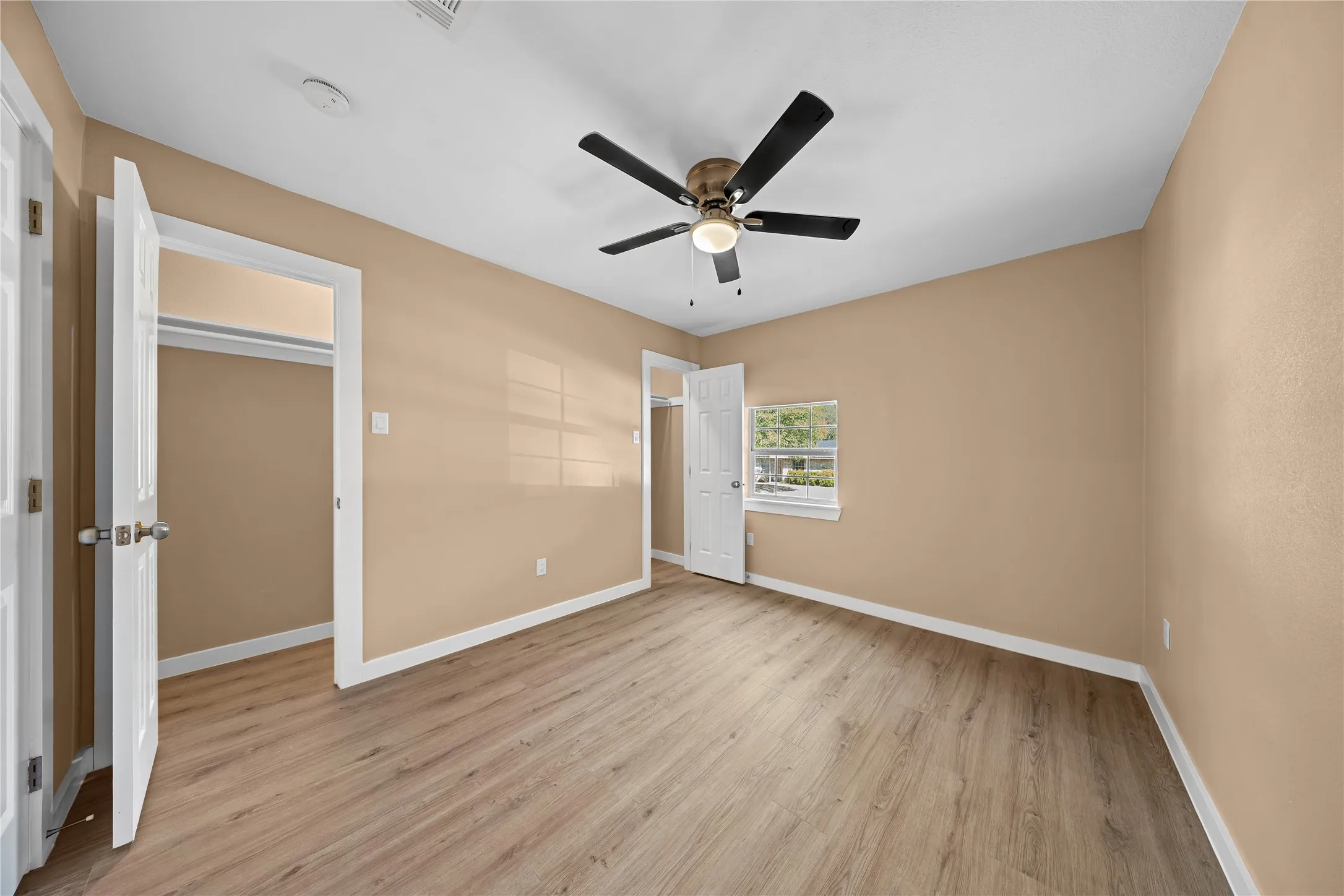 Single Family Residence For Sale in Dallas County , 726 Holliday Lane, Duncanville, Texas 75116, 4 Bedroom, 2 Bathroom, Garage spaces, 1,311 Sqft, built in 1980, mls#21380268, Real Estate Agent in Duncanville, Homes For Sale in Dallas county, Homes For Sale in Duncanville, Realtor in Duncanville Texas, Real Estate Brokerage Independent Realty Texas, Luminita Cordes Realtor