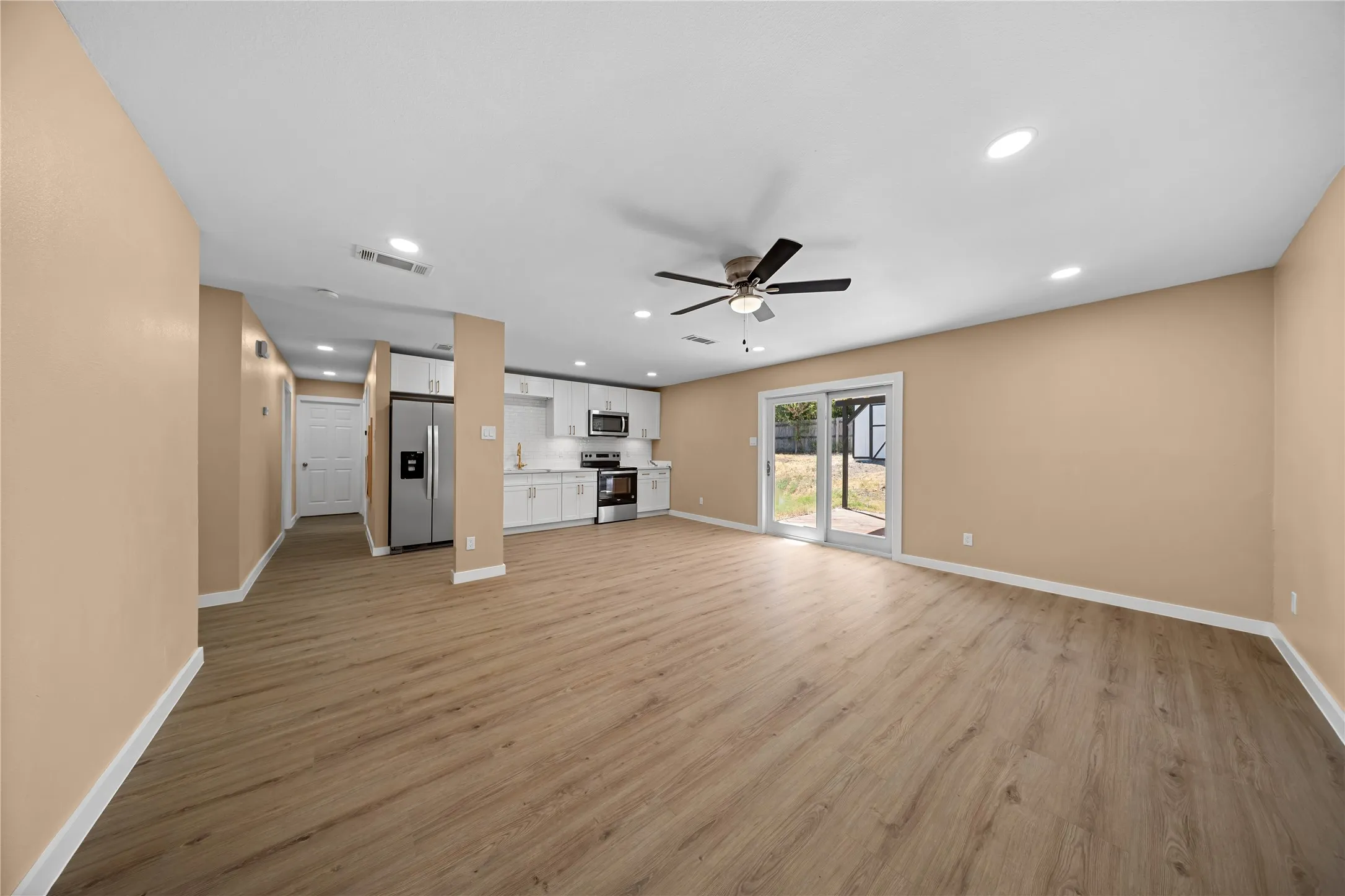 Single Family Residence For Sale in Dallas County , 726 Holliday Lane, Duncanville, Texas 75116, 4 Bedroom, 2 Bathroom, Garage spaces, 1,311 Sqft, built in 1980, mls#21380268, Real Estate Agent in Duncanville, Homes For Sale in Dallas county, Homes For Sale in Duncanville, Realtor in Duncanville Texas, Real Estate Brokerage Independent Realty Texas, Luminita Cordes Realtor