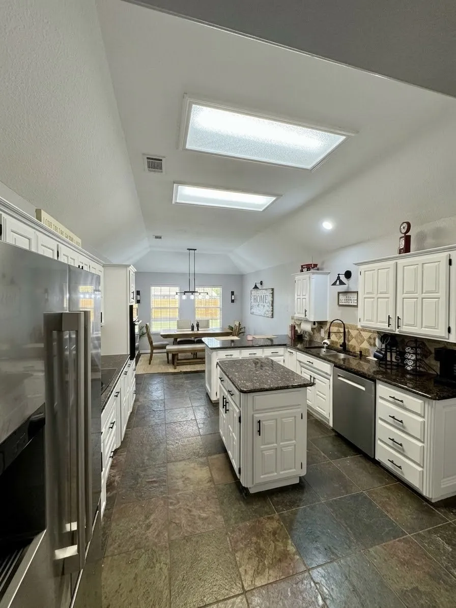 Single Family Residence For Sale in Johnson County , 413 Flagstone Drive, Burleson, Texas 76028, 3 Bedroom, 2 Bathroom, 2 Garage spaces, 1,871 Sqft, built in 1992, mls#21380269, Real Estate Agent in Burleson, Homes For Sale in Johnson county, Homes For Sale in Burleson, Realtor in Burleson Texas, Real Estate Brokerage Independent Realty Texas, Luminita Cordes Realtor