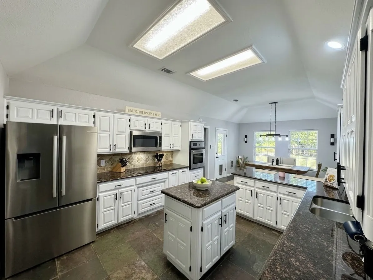 Single Family Residence For Sale in Johnson County , 413 Flagstone Drive, Burleson, Texas 76028, 3 Bedroom, 2 Bathroom, 2 Garage spaces, 1,871 Sqft, built in 1992, mls#21380269, Real Estate Agent in Burleson, Homes For Sale in Johnson county, Homes For Sale in Burleson, Realtor in Burleson Texas, Real Estate Brokerage Independent Realty Texas, Luminita Cordes Realtor