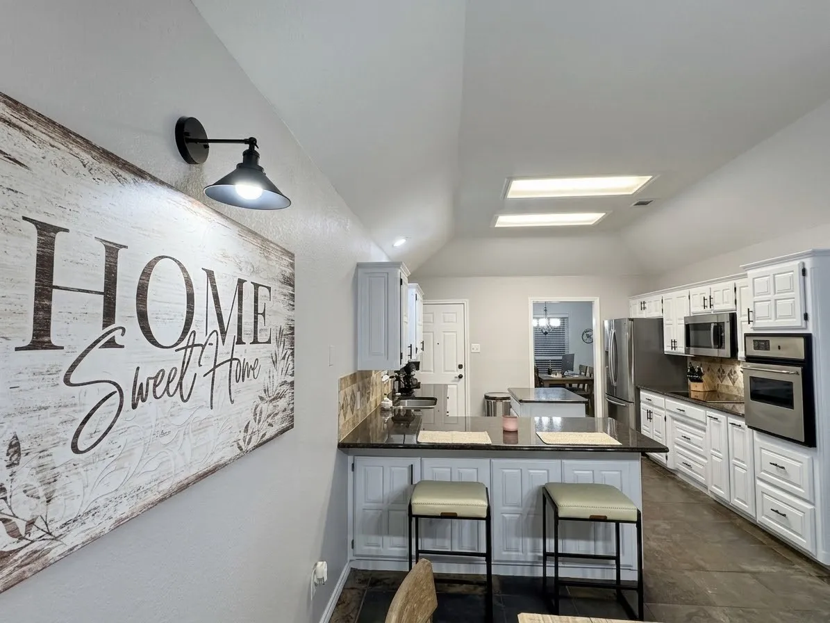 Single Family Residence For Sale in Johnson County , 413 Flagstone Drive, Burleson, Texas 76028, 3 Bedroom, 2 Bathroom, 2 Garage spaces, 1,871 Sqft, built in 1992, mls#21380269, Real Estate Agent in Burleson, Homes For Sale in Johnson county, Homes For Sale in Burleson, Realtor in Burleson Texas, Real Estate Brokerage Independent Realty Texas, Luminita Cordes Realtor