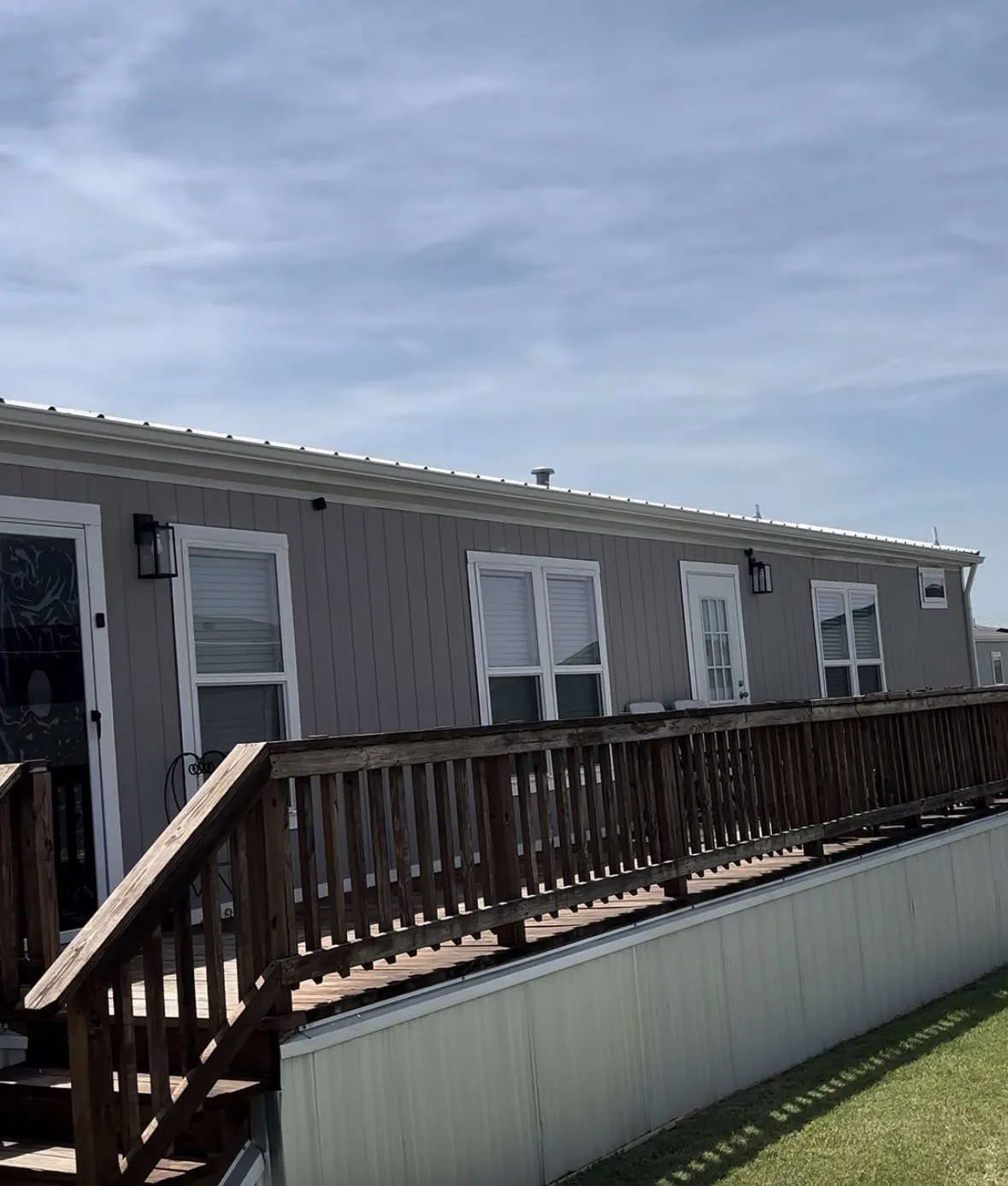 Extended front deck with ample relaxation space