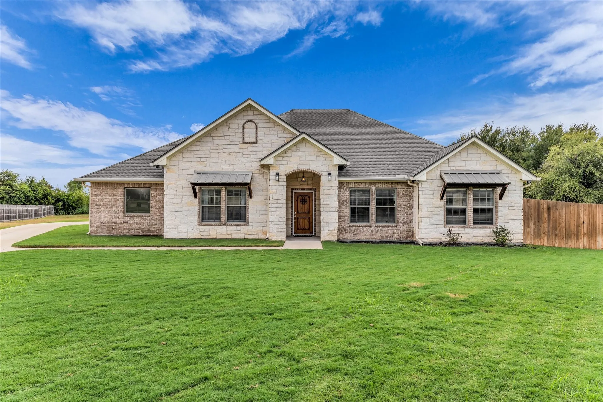 Single Family Residence For Sale in Mc Lennan County , 128 Sydney Lane, Robinson, Texas 76655, 4 Bedroom, 3 Bathroom, 2 Garage spaces, 2,134 Sqft, built in 2021, mls#21379930, Real Estate Agent in Robinson, Homes For Sale in Mc Lennan county, Homes For Sale in Robinson, Realtor in Robinson Texas, Real Estate Brokerage Independent Realty Texas, Luminita Cordes Realtor