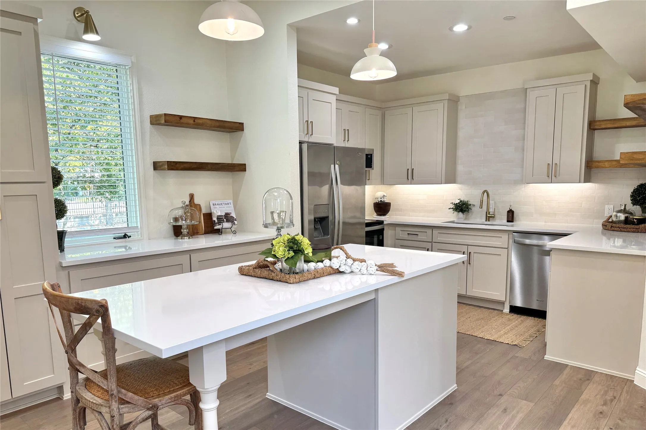 Condominium For Sale in Dallas County , 4040 Avondale Avenue 105, Dallas, Texas 75219, 2 Bedroom, 3 Bathroom, 2 Garage spaces, 1,360 Sqft, built in 1985, mls#21380011, Real Estate Agent in Dallas, Homes For Sale in Dallas county, Homes For Sale in Dallas, Realtor in Dallas Texas, Real Estate Brokerage Independent Realty Texas, Luminita Cordes Realtor