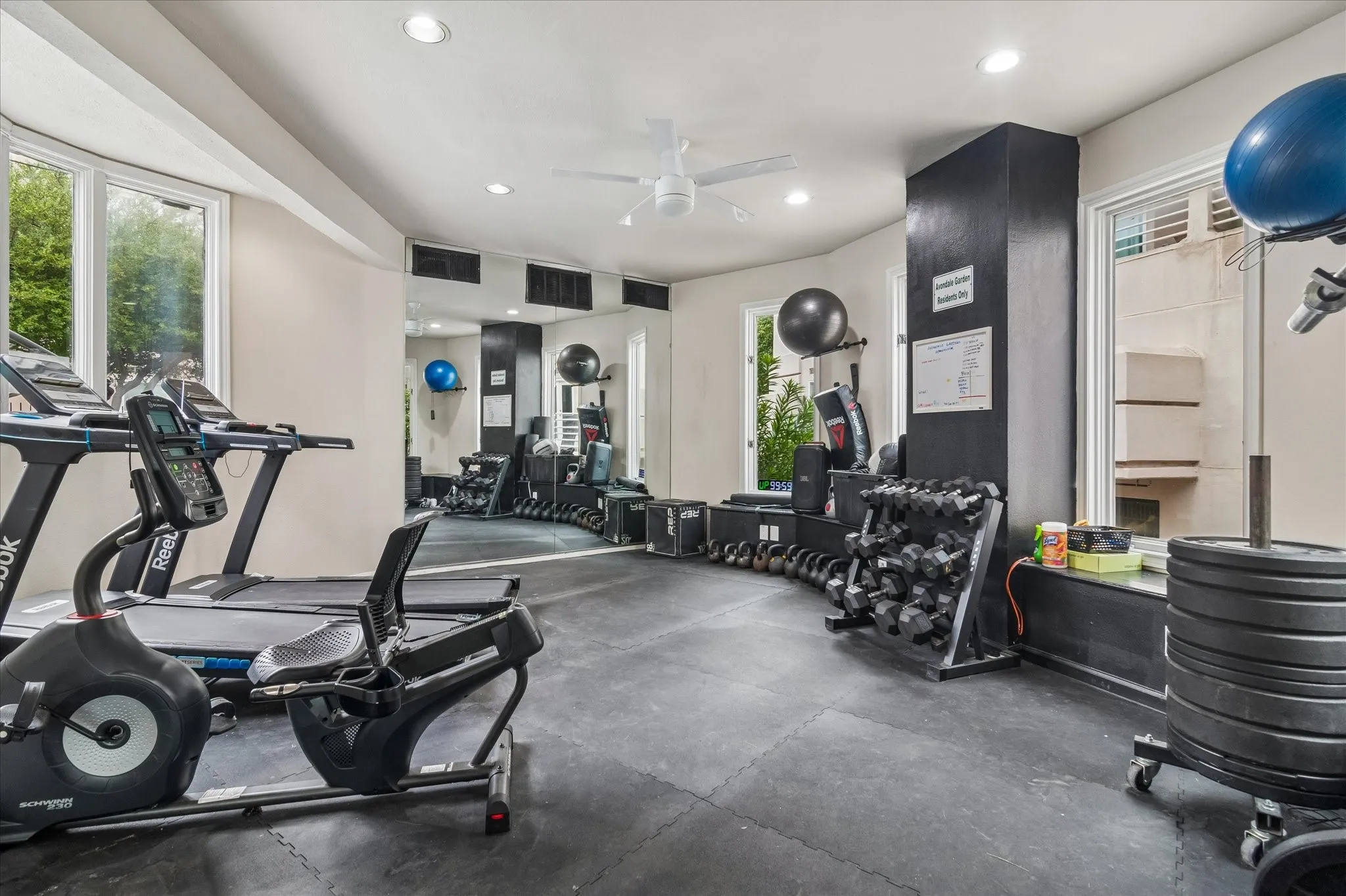Condominium For Sale in Dallas County , 4040 Avondale Avenue 105, Dallas, Texas 75219, 2 Bedroom, 3 Bathroom, 2 Garage spaces, 1,360 Sqft, built in 1985, mls#21380011, Real Estate Agent in Dallas, Homes For Sale in Dallas county, Homes For Sale in Dallas, Realtor in Dallas Texas, Real Estate Brokerage Independent Realty Texas, Luminita Cordes Realtor