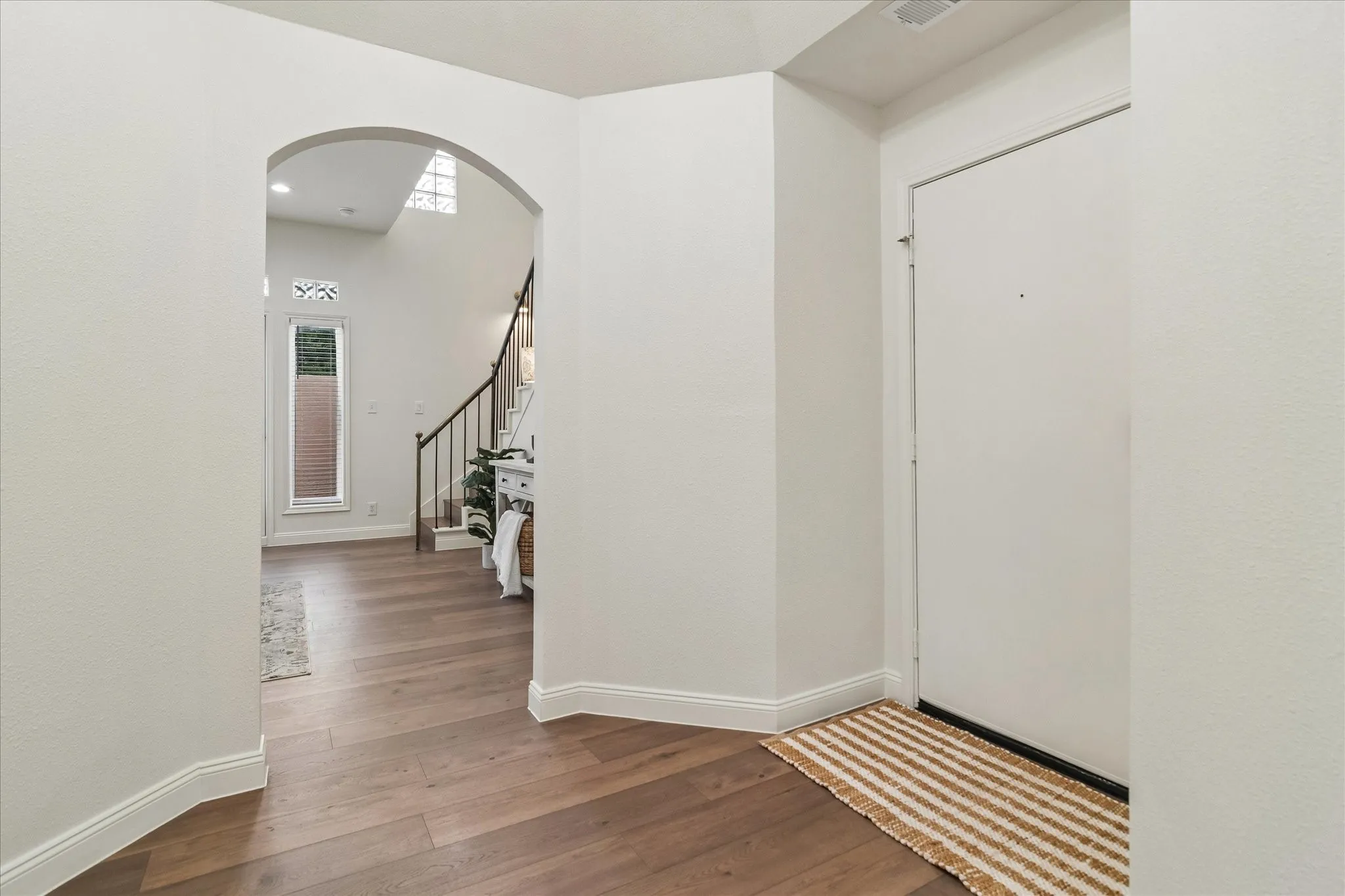 Condominium For Sale in Dallas County , 4040 Avondale Avenue 105, Dallas, Texas 75219, 2 Bedroom, 3 Bathroom, 2 Garage spaces, 1,360 Sqft, built in 1985, mls#21380011, Real Estate Agent in Dallas, Homes For Sale in Dallas county, Homes For Sale in Dallas, Realtor in Dallas Texas, Real Estate Brokerage Independent Realty Texas, Luminita Cordes Realtor
