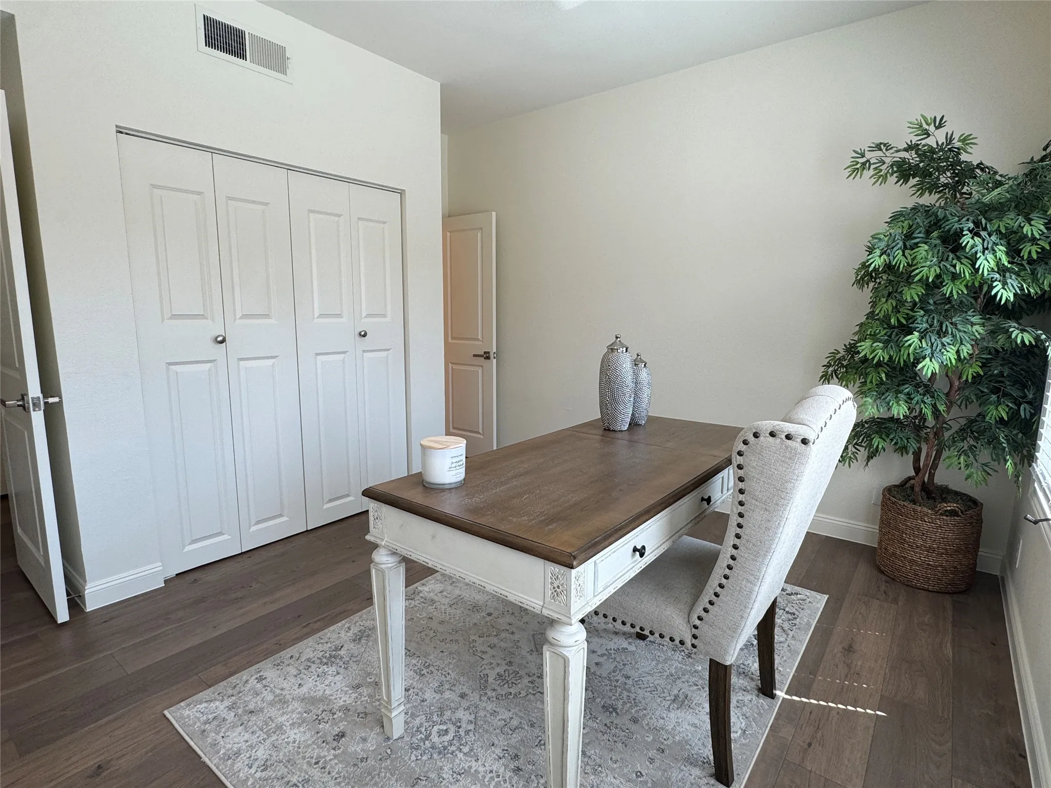 Secondary bedroom