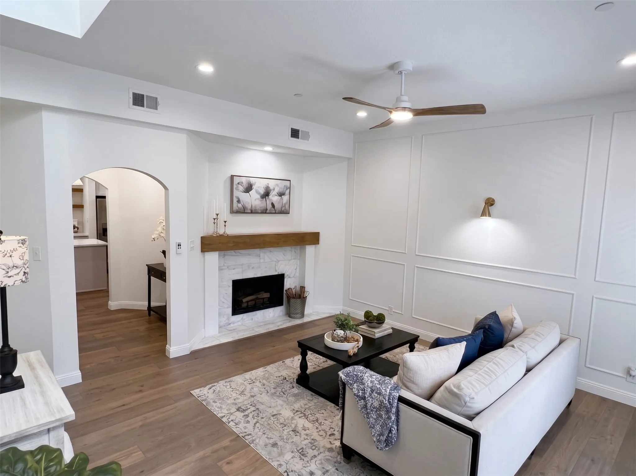 Condominium For Sale in Dallas County , 4040 Avondale Avenue 105, Dallas, Texas 75219, 2 Bedroom, 3 Bathroom, 2 Garage spaces, 1,360 Sqft, built in 1985, mls#21380011, Real Estate Agent in Dallas, Homes For Sale in Dallas county, Homes For Sale in Dallas, Realtor in Dallas Texas, Real Estate Brokerage Independent Realty Texas, Luminita Cordes Realtor