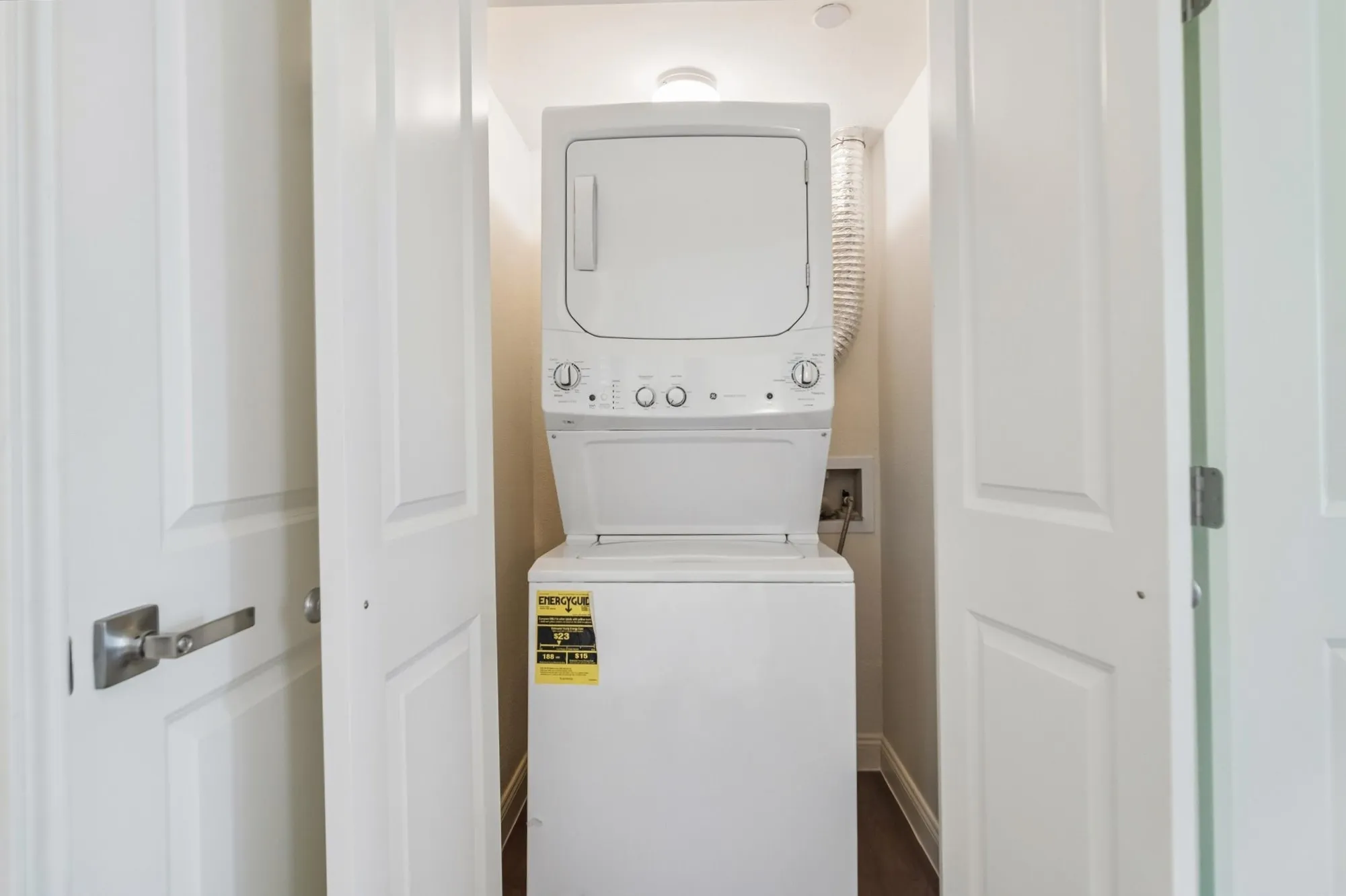 Condominium For Sale in Dallas County , 4040 Avondale Avenue 105, Dallas, Texas 75219, 2 Bedroom, 3 Bathroom, 2 Garage spaces, 1,360 Sqft, built in 1985, mls#21380011, Real Estate Agent in Dallas, Homes For Sale in Dallas county, Homes For Sale in Dallas, Realtor in Dallas Texas, Real Estate Brokerage Independent Realty Texas, Luminita Cordes Realtor