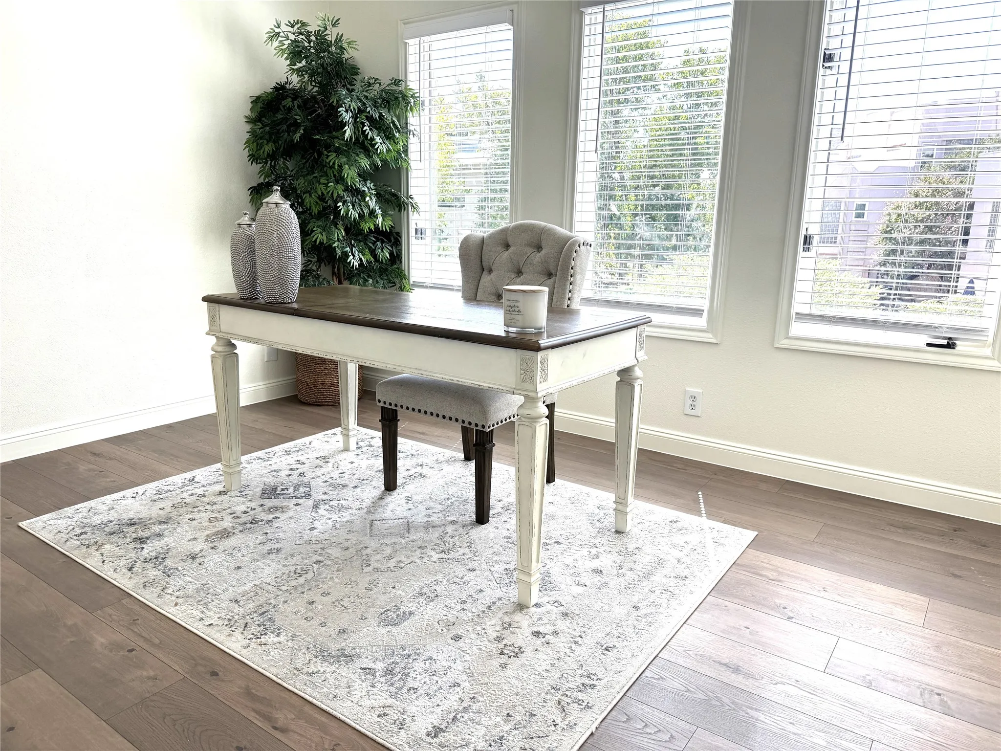 Condominium For Sale in Dallas County , 4040 Avondale Avenue 105, Dallas, Texas 75219, 2 Bedroom, 3 Bathroom, 2 Garage spaces, 1,360 Sqft, built in 1985, mls#21380011, Real Estate Agent in Dallas, Homes For Sale in Dallas county, Homes For Sale in Dallas, Realtor in Dallas Texas, Real Estate Brokerage Independent Realty Texas, Luminita Cordes Realtor
