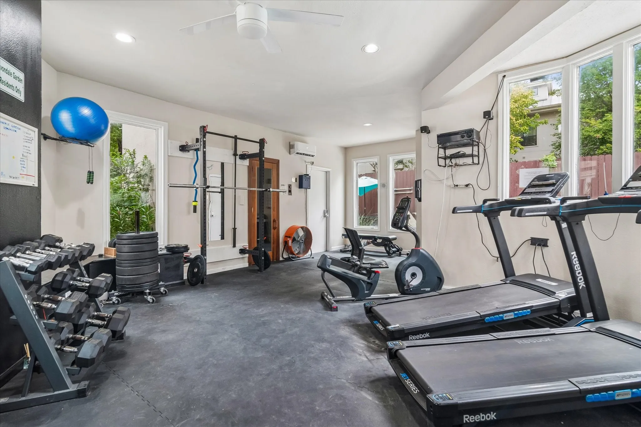 Condominium For Sale in Dallas County , 4040 Avondale Avenue 105, Dallas, Texas 75219, 2 Bedroom, 3 Bathroom, 2 Garage spaces, 1,360 Sqft, built in 1985, mls#21380011, Real Estate Agent in Dallas, Homes For Sale in Dallas county, Homes For Sale in Dallas, Realtor in Dallas Texas, Real Estate Brokerage Independent Realty Texas, Luminita Cordes Realtor