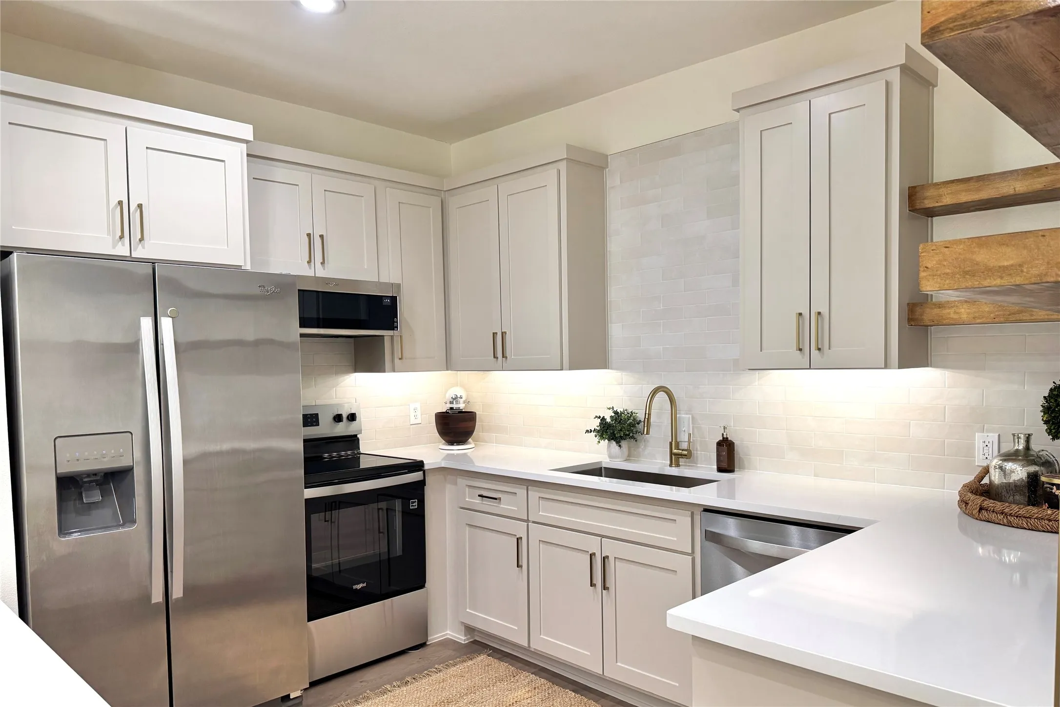Condominium For Sale in Dallas County , 4040 Avondale Avenue 105, Dallas, Texas 75219, 2 Bedroom, 3 Bathroom, 2 Garage spaces, 1,360 Sqft, built in 1985, mls#21380011, Real Estate Agent in Dallas, Homes For Sale in Dallas county, Homes For Sale in Dallas, Realtor in Dallas Texas, Real Estate Brokerage Independent Realty Texas, Luminita Cordes Realtor