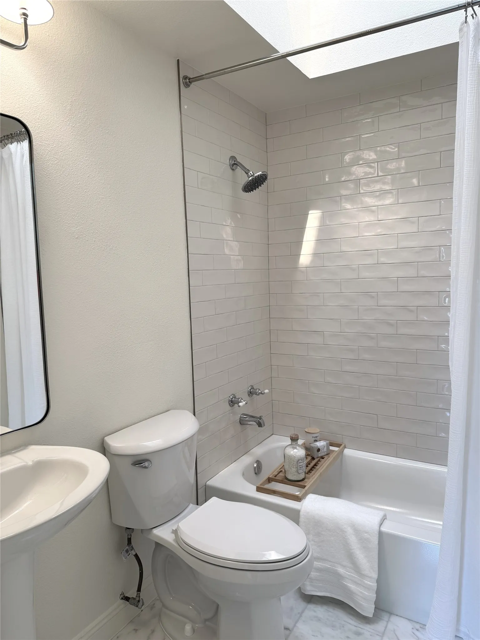 Secondary ensuite bathroom