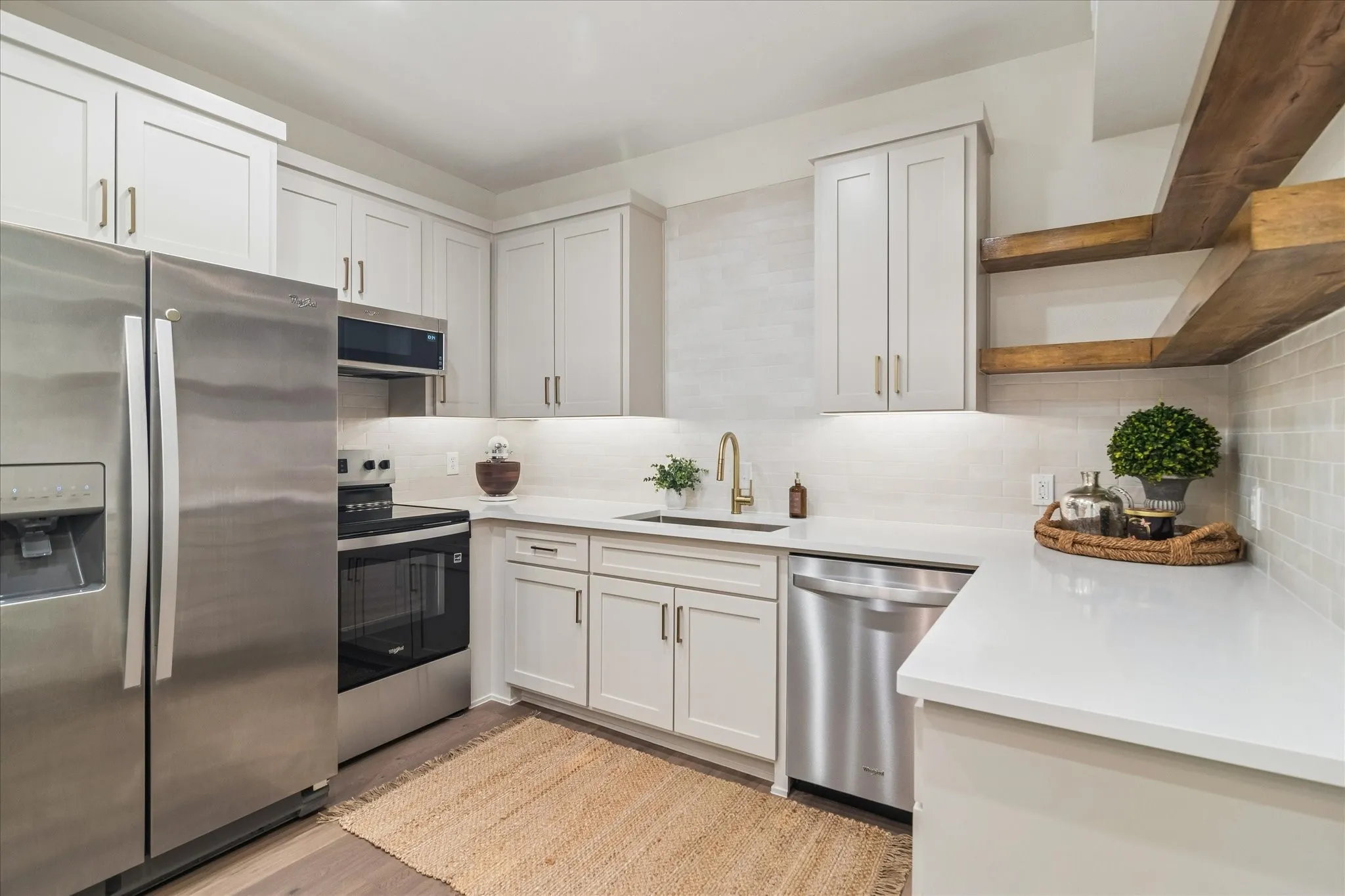 Condominium For Sale in Dallas County , 4040 Avondale Avenue 105, Dallas, Texas 75219, 2 Bedroom, 3 Bathroom, 2 Garage spaces, 1,360 Sqft, built in 1985, mls#21380011, Real Estate Agent in Dallas, Homes For Sale in Dallas county, Homes For Sale in Dallas, Realtor in Dallas Texas, Real Estate Brokerage Independent Realty Texas, Luminita Cordes Realtor