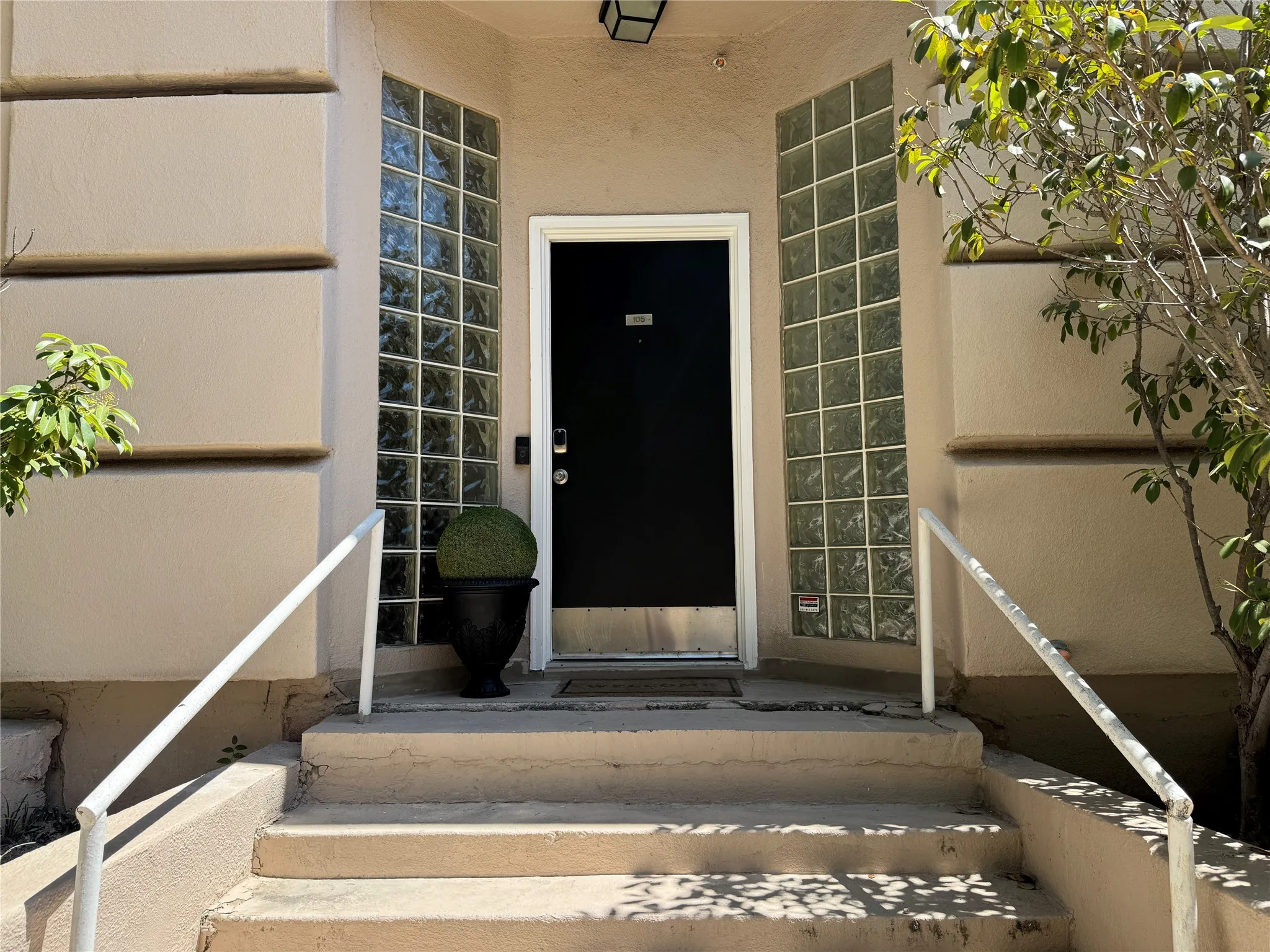 Condominium For Sale in Dallas County , 4040 Avondale Avenue 105, Dallas, Texas 75219, 2 Bedroom, 3 Bathroom, 2 Garage spaces, 1,360 Sqft, built in 1985, mls#21380011, Real Estate Agent in Dallas, Homes For Sale in Dallas county, Homes For Sale in Dallas, Realtor in Dallas Texas, Real Estate Brokerage Independent Realty Texas, Luminita Cordes Realtor
