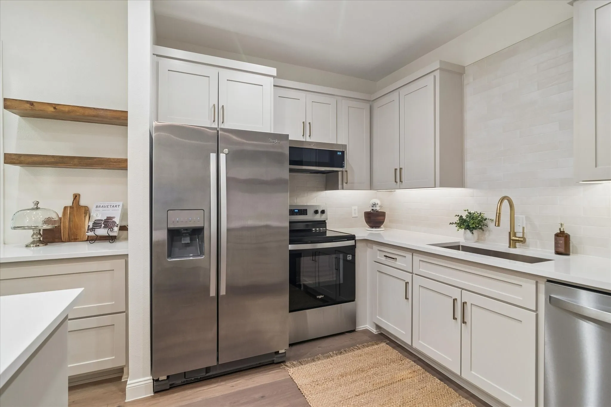 Condominium For Sale in Dallas County , 4040 Avondale Avenue 105, Dallas, Texas 75219, 2 Bedroom, 3 Bathroom, 2 Garage spaces, 1,360 Sqft, built in 1985, mls#21380011, Real Estate Agent in Dallas, Homes For Sale in Dallas county, Homes For Sale in Dallas, Realtor in Dallas Texas, Real Estate Brokerage Independent Realty Texas, Luminita Cordes Realtor