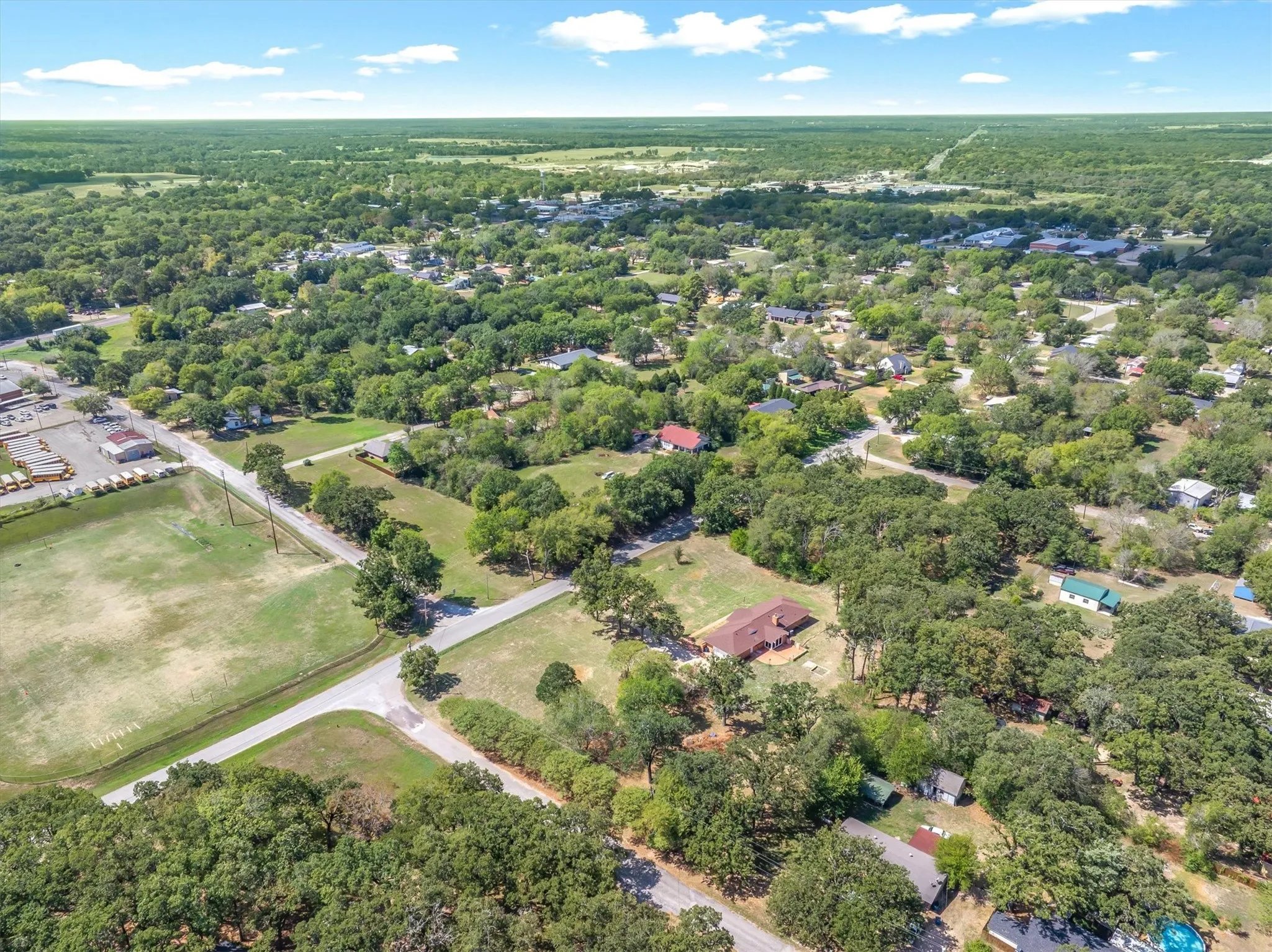 Single Family Residence For Sale in Henderson County , 609 E Dewey Street, Malakoff, Texas 75148, 3 Bedroom, 3 Bathroom, Garage spaces, 2,370 Sqft, built in 1964, mls#21371566, Real Estate Agent in Malakoff, Homes For Sale in Henderson county, Homes For Sale in Malakoff, Realtor in Malakoff Texas, Real Estate Brokerage Independent Realty Texas, Luminita Cordes Realtor