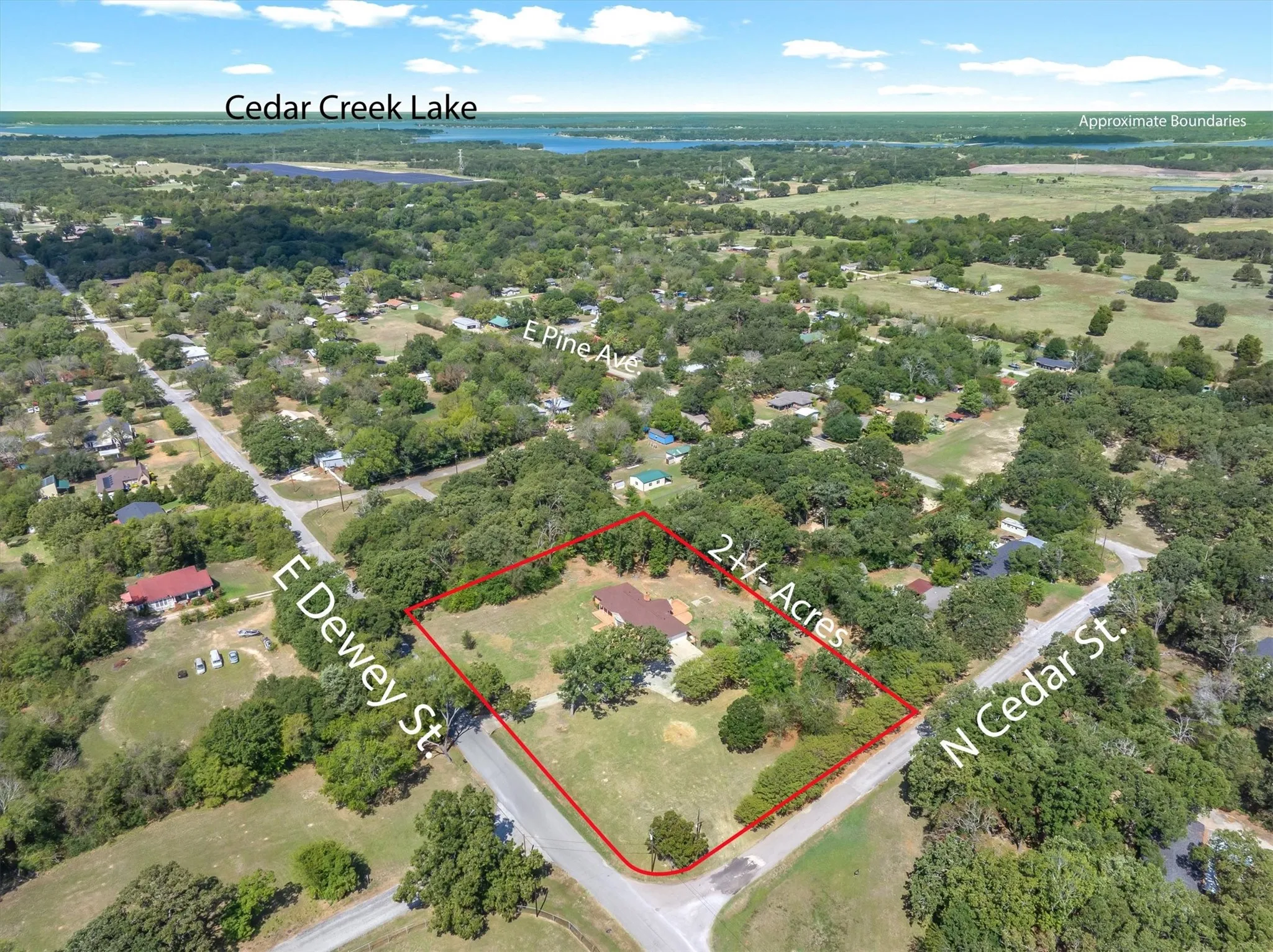 Single Family Residence For Sale in Henderson County , 609 E Dewey Street, Malakoff, Texas 75148, 3 Bedroom, 3 Bathroom, Garage spaces, 2,370 Sqft, built in 1964, mls#21371566, Real Estate Agent in Malakoff, Homes For Sale in Henderson county, Homes For Sale in Malakoff, Realtor in Malakoff Texas, Real Estate Brokerage Independent Realty Texas, Luminita Cordes Realtor