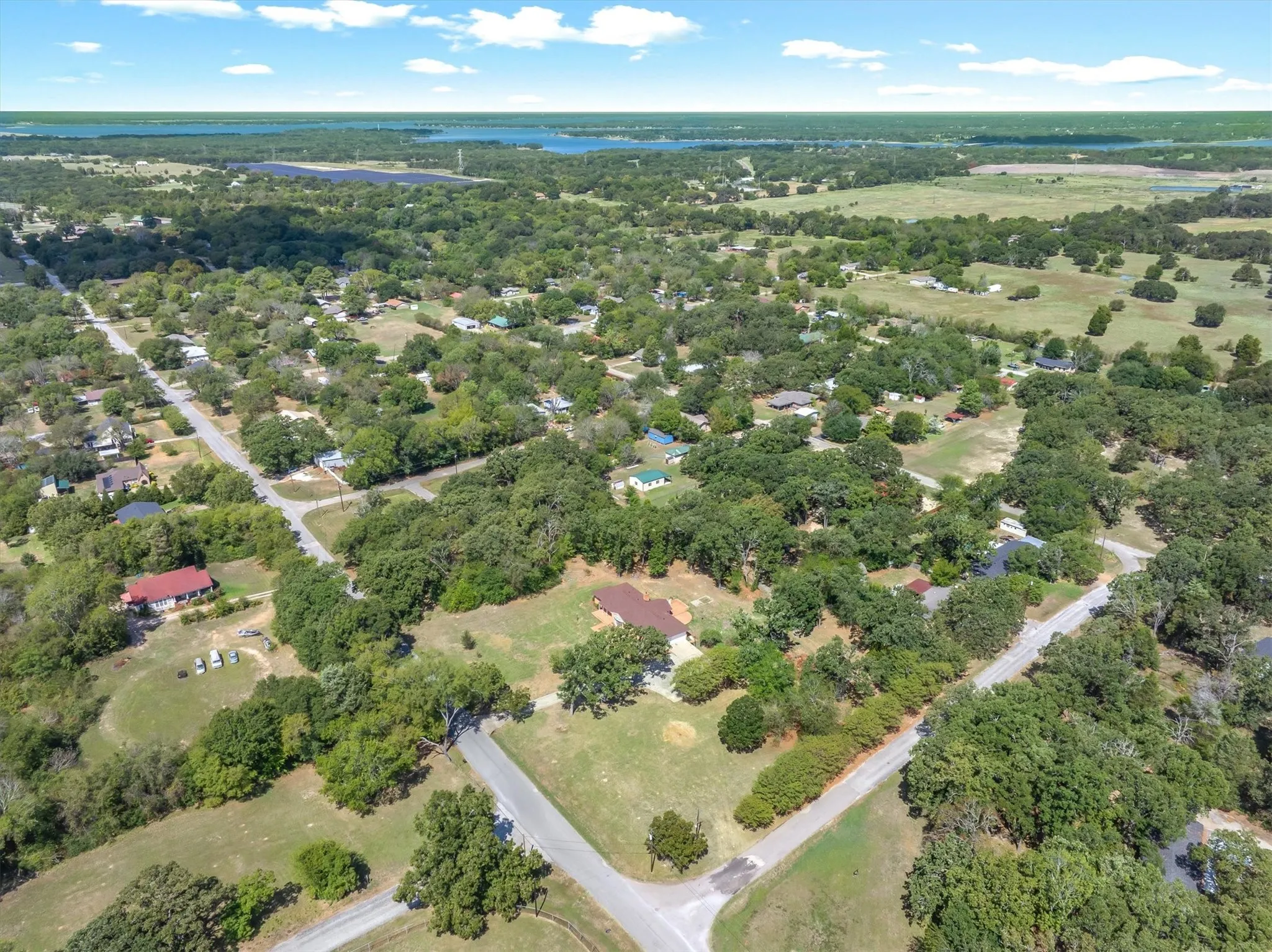 Single Family Residence For Sale in Henderson County , 609 E Dewey Street, Malakoff, Texas 75148, 3 Bedroom, 3 Bathroom, Garage spaces, 2,370 Sqft, built in 1964, mls#21371566, Real Estate Agent in Malakoff, Homes For Sale in Henderson county, Homes For Sale in Malakoff, Realtor in Malakoff Texas, Real Estate Brokerage Independent Realty Texas, Luminita Cordes Realtor