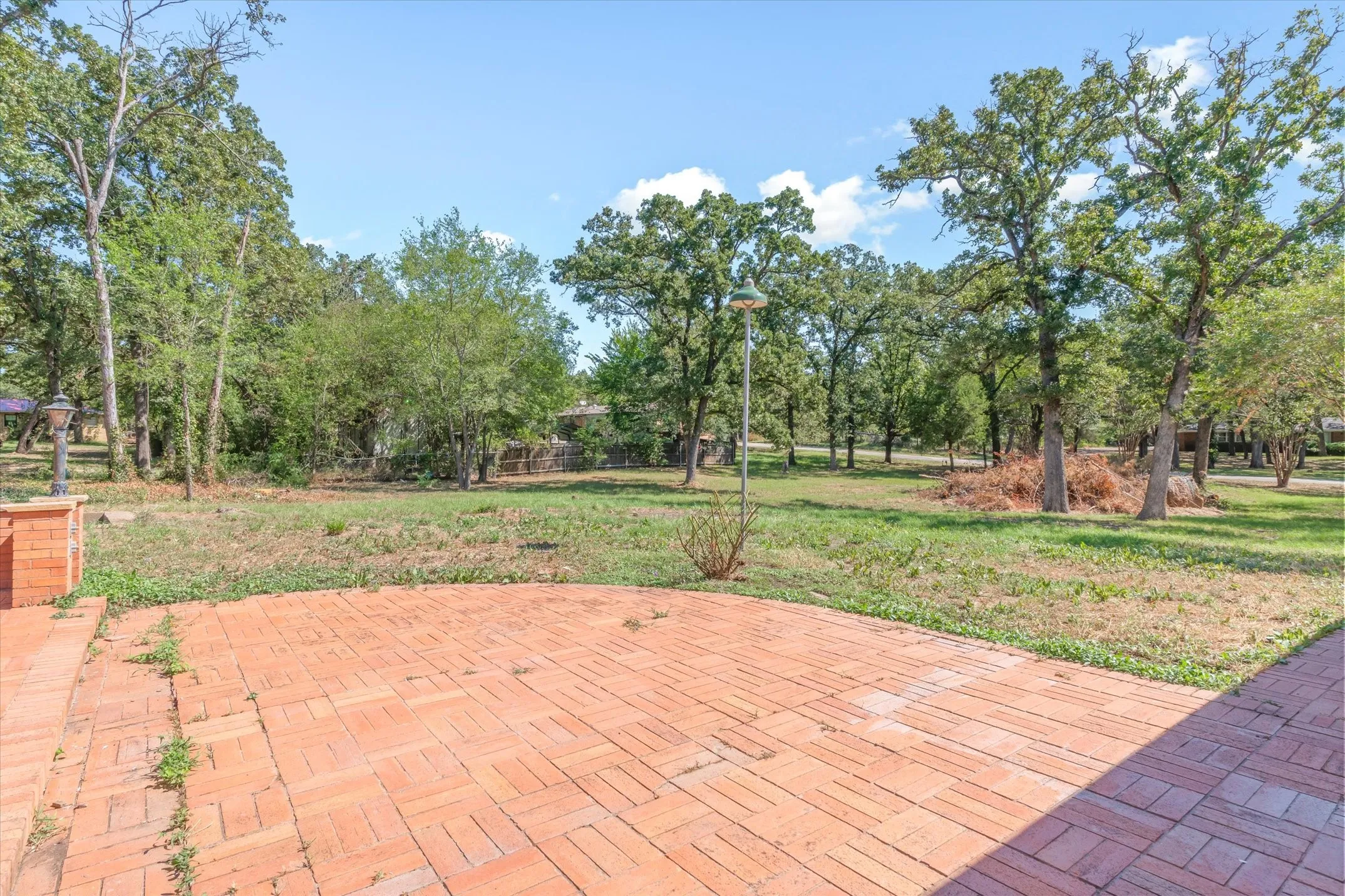 Single Family Residence For Sale in Henderson County , 609 E Dewey Street, Malakoff, Texas 75148, 3 Bedroom, 3 Bathroom, Garage spaces, 2,370 Sqft, built in 1964, mls#21371566, Real Estate Agent in Malakoff, Homes For Sale in Henderson county, Homes For Sale in Malakoff, Realtor in Malakoff Texas, Real Estate Brokerage Independent Realty Texas, Luminita Cordes Realtor