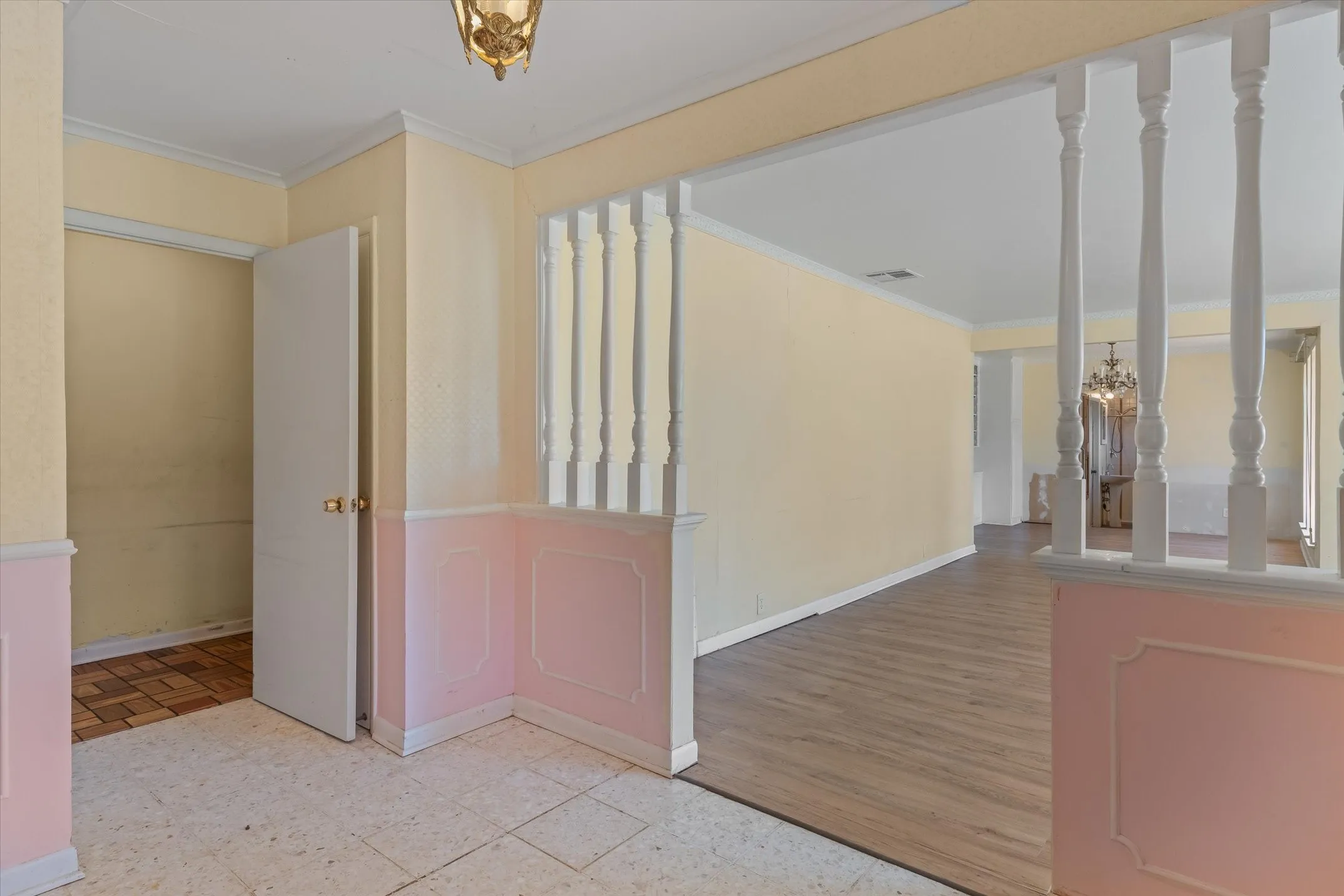 Single Family Residence For Sale in Henderson County , 609 E Dewey Street, Malakoff, Texas 75148, 3 Bedroom, 3 Bathroom, Garage spaces, 2,370 Sqft, built in 1964, mls#21371566, Real Estate Agent in Malakoff, Homes For Sale in Henderson county, Homes For Sale in Malakoff, Realtor in Malakoff Texas, Real Estate Brokerage Independent Realty Texas, Luminita Cordes Realtor