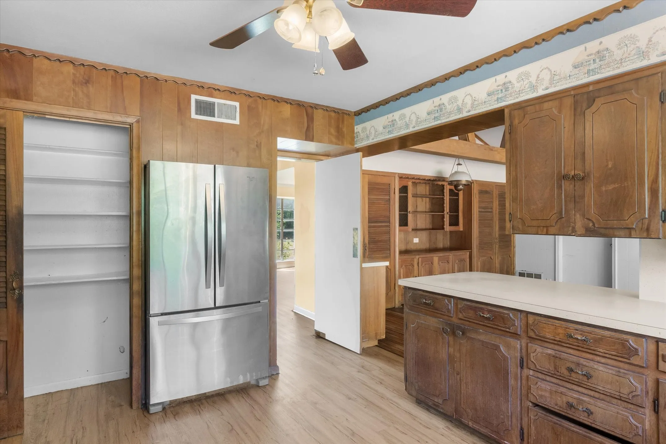 Single Family Residence For Sale in Henderson County , 609 E Dewey Street, Malakoff, Texas 75148, 3 Bedroom, 3 Bathroom, Garage spaces, 2,370 Sqft, built in 1964, mls#21371566, Real Estate Agent in Malakoff, Homes For Sale in Henderson county, Homes For Sale in Malakoff, Realtor in Malakoff Texas, Real Estate Brokerage Independent Realty Texas, Luminita Cordes Realtor