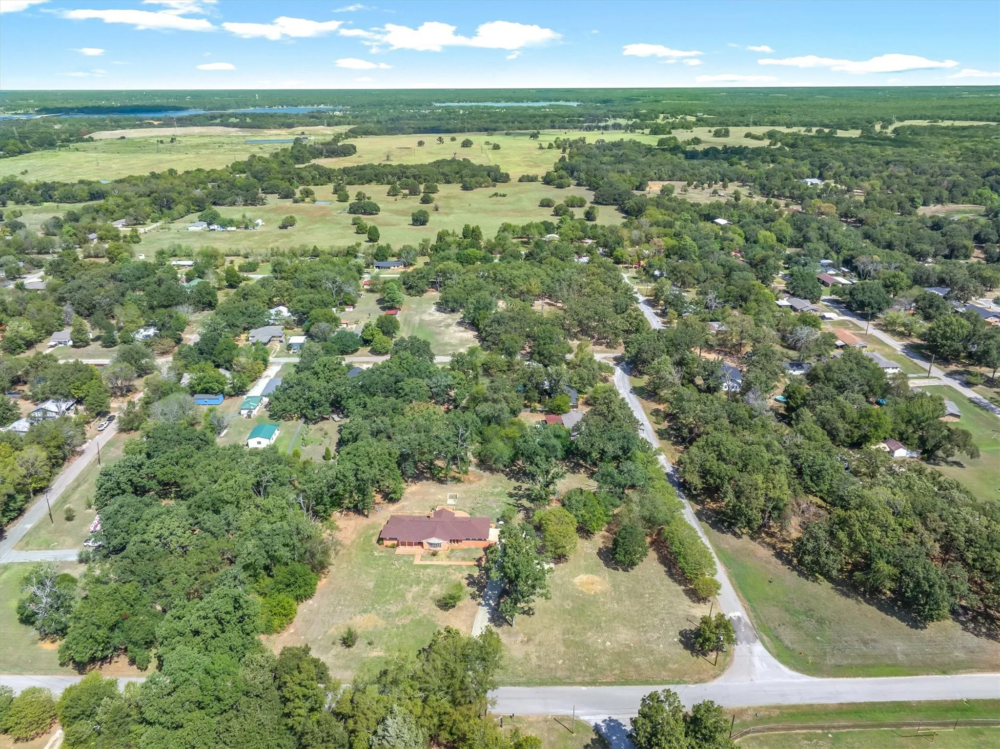 Single Family Residence For Sale in Henderson County , 609 E Dewey Street, Malakoff, Texas 75148, 3 Bedroom, 3 Bathroom, Garage spaces, 2,370 Sqft, built in 1964, mls#21371566, Real Estate Agent in Malakoff, Homes For Sale in Henderson county, Homes For Sale in Malakoff, Realtor in Malakoff Texas, Real Estate Brokerage Independent Realty Texas, Luminita Cordes Realtor