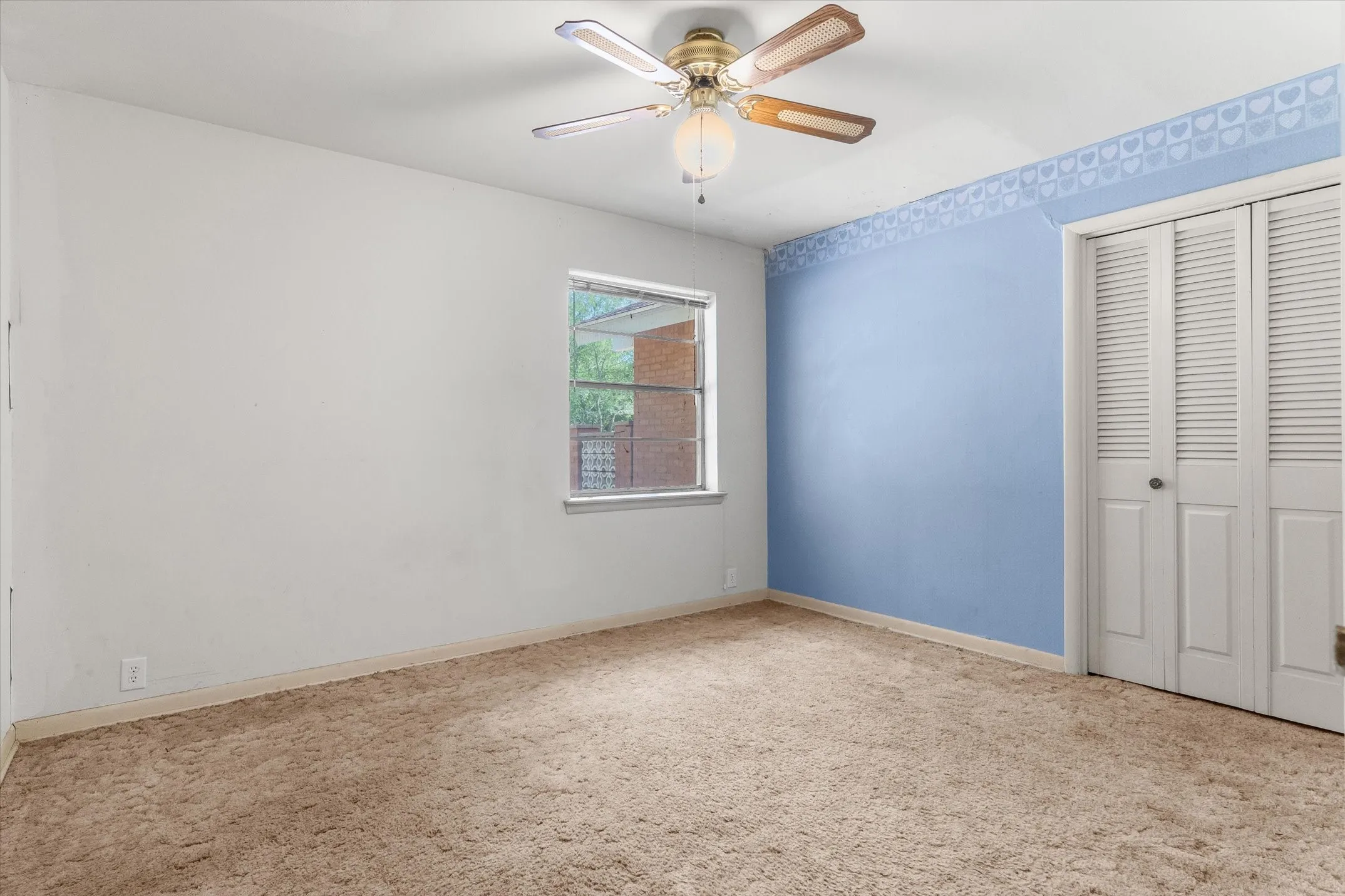 Single Family Residence For Sale in Henderson County , 609 E Dewey Street, Malakoff, Texas 75148, 3 Bedroom, 3 Bathroom, Garage spaces, 2,370 Sqft, built in 1964, mls#21371566, Real Estate Agent in Malakoff, Homes For Sale in Henderson county, Homes For Sale in Malakoff, Realtor in Malakoff Texas, Real Estate Brokerage Independent Realty Texas, Luminita Cordes Realtor