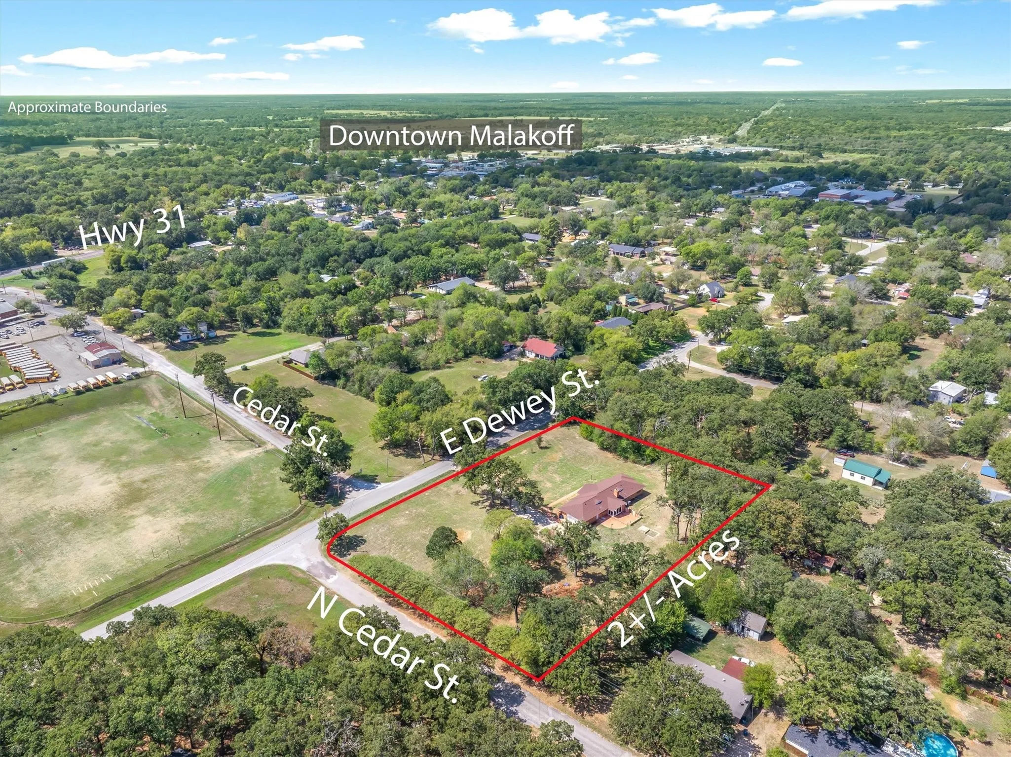 Single Family Residence For Sale in Henderson County , 609 E Dewey Street, Malakoff, Texas 75148, 3 Bedroom, 3 Bathroom, Garage spaces, 2,370 Sqft, built in 1964, mls#21371566, Real Estate Agent in Malakoff, Homes For Sale in Henderson county, Homes For Sale in Malakoff, Realtor in Malakoff Texas, Real Estate Brokerage Independent Realty Texas, Luminita Cordes Realtor