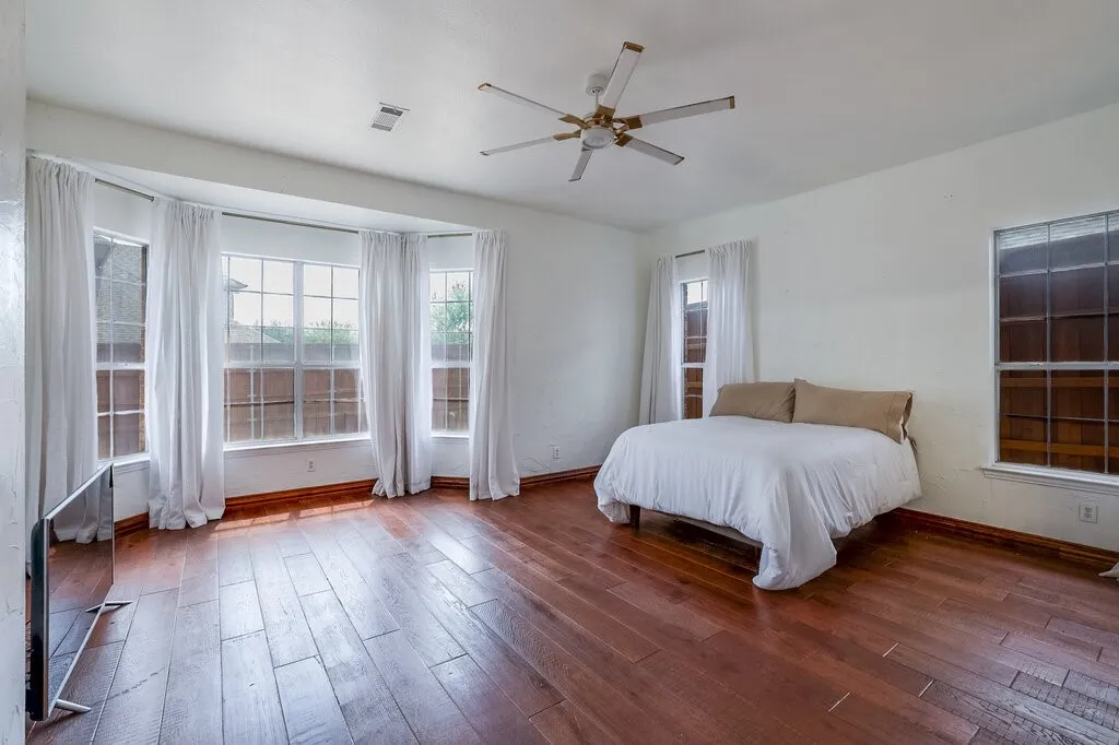 Single Family Residence For Sale in Tarrant County , 2603 Hopkins Drive, Grand Prairie, Texas 75052, 4 Bedroom, 3 Bathroom, 2 Garage spaces, 3,355 Sqft, built in 1998, mls#21380263, Real Estate Agent in Grand Prairie, Homes For Sale in Tarrant county, Homes For Sale in Grand Prairie, Realtor in Grand Prairie Texas, Real Estate Brokerage Independent Realty Texas, Luminita Cordes Realtor