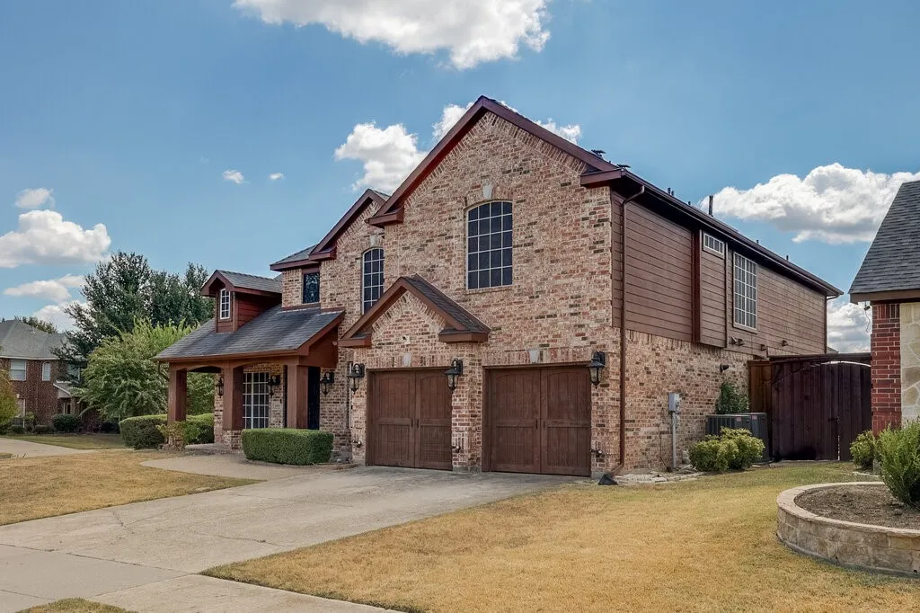 Single Family Residence For Sale in Tarrant County , 2603 Hopkins Drive, Grand Prairie, Texas 75052, 4 Bedroom, 3 Bathroom, 2 Garage spaces, 3,355 Sqft, built in 1998, mls#21380263, Real Estate Agent in Grand Prairie, Homes For Sale in Tarrant county, Homes For Sale in Grand Prairie, Realtor in Grand Prairie Texas, Real Estate Brokerage Independent Realty Texas, Luminita Cordes Realtor