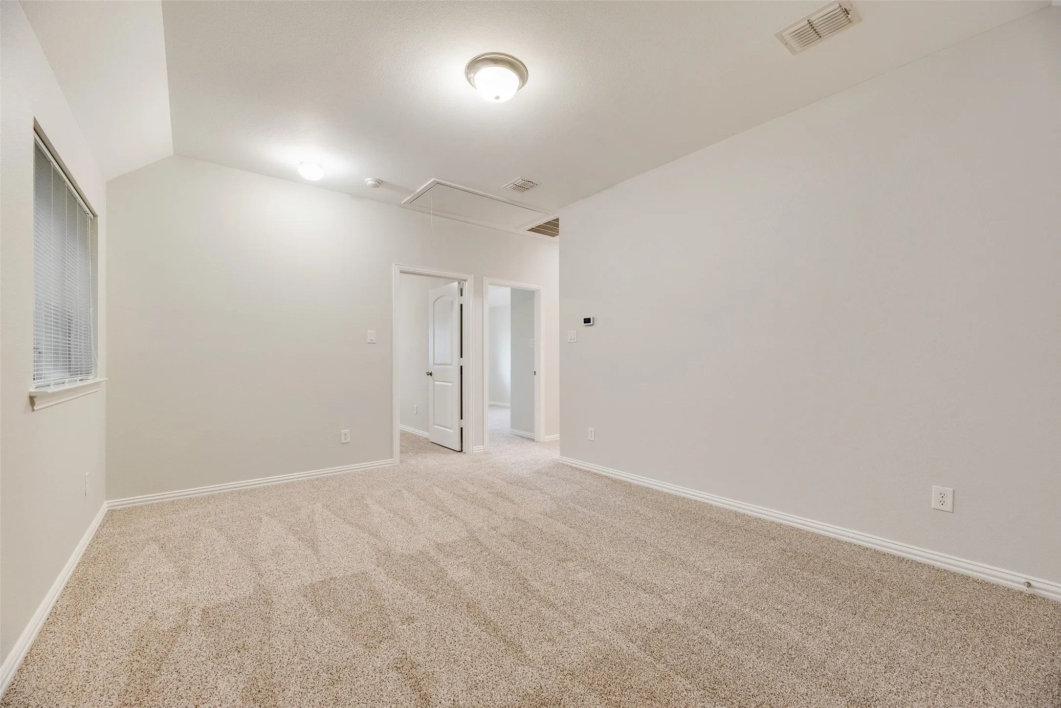 Single Family Residence For Rent in Dallas County , 1020 Alyssa Lane, Carrollton, Texas 75006, 3 Bedroom, 3 Bathroom, 2 Garage spaces, 1,818 Sqft, built in 2005, mls#21380280, Real Estate Agent in Carrollton, Homes For Rent in Dallas county, Homes For Rent in Carrollton, Realtor in Carrollton Texas, Real Estate Brokerage Independent Realty Texas, Luminita Cordes Realtor