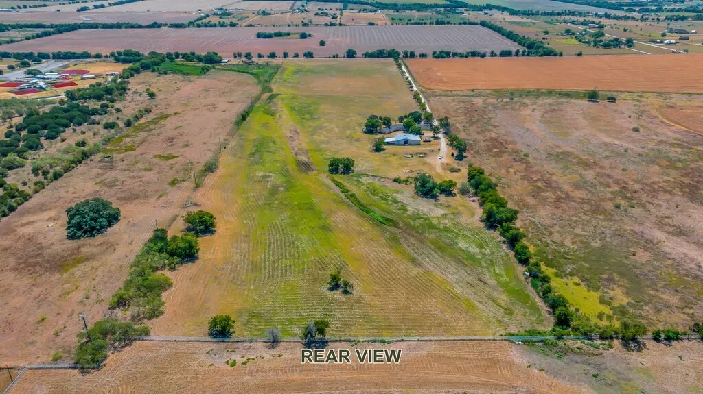 Farm For Sale in Mc Lennan County , 1455 Jackson Lane, China Spring, Texas 76633, 4 Bedroom, 3 Bathroom, Garage spaces, 3,720 Sqft, built in 1969, mls#21378638, Real Estate Agent in China Spring, Homes For Sale in Mc Lennan county, Homes For Sale in China Spring, Realtor in China Spring Texas, Real Estate Brokerage Independent Realty Texas, Luminita Cordes Realtor