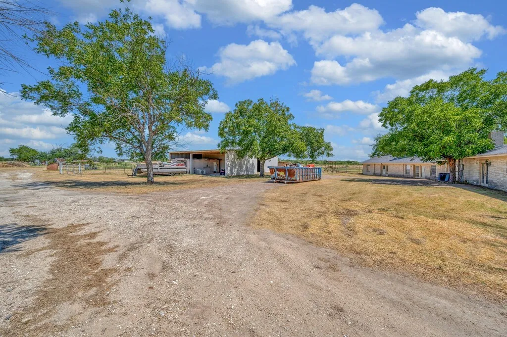 Farm For Sale in Mc Lennan County , 1455 Jackson Lane, China Spring, Texas 76633, 4 Bedroom, 3 Bathroom, Garage spaces, 3,720 Sqft, built in 1969, mls#21378638, Real Estate Agent in China Spring, Homes For Sale in Mc Lennan county, Homes For Sale in China Spring, Realtor in China Spring Texas, Real Estate Brokerage Independent Realty Texas, Luminita Cordes Realtor
