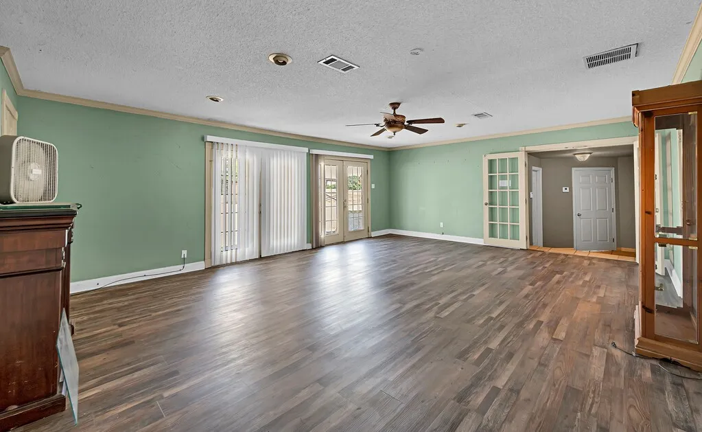 Farm For Sale in Mc Lennan County , 1455 Jackson Lane, China Spring, Texas 76633, 4 Bedroom, 3 Bathroom, Garage spaces, 3,720 Sqft, built in 1969, mls#21378638, Real Estate Agent in China Spring, Homes For Sale in Mc Lennan county, Homes For Sale in China Spring, Realtor in China Spring Texas, Real Estate Brokerage Independent Realty Texas, Luminita Cordes Realtor