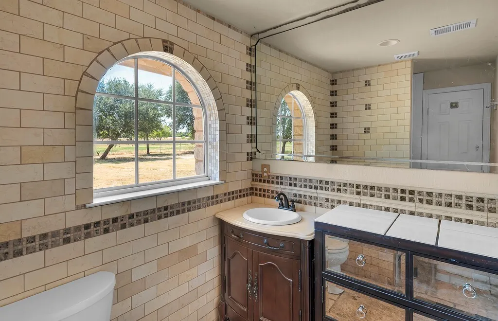 Farm For Sale in Mc Lennan County , 1455 Jackson Lane, China Spring, Texas 76633, 4 Bedroom, 3 Bathroom, Garage spaces, 3,720 Sqft, built in 1969, mls#21378638, Real Estate Agent in China Spring, Homes For Sale in Mc Lennan county, Homes For Sale in China Spring, Realtor in China Spring Texas, Real Estate Brokerage Independent Realty Texas, Luminita Cordes Realtor