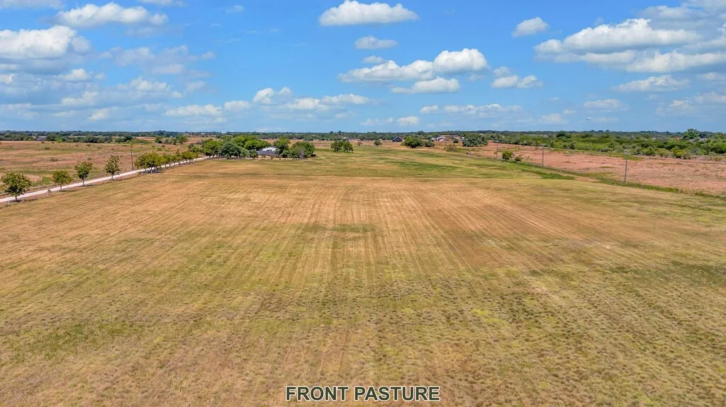 Farm For Sale in Mc Lennan County , 1455 Jackson Lane, China Spring, Texas 76633, 4 Bedroom, 3 Bathroom, Garage spaces, 3,720 Sqft, built in 1969, mls#21378638, Real Estate Agent in China Spring, Homes For Sale in Mc Lennan county, Homes For Sale in China Spring, Realtor in China Spring Texas, Real Estate Brokerage Independent Realty Texas, Luminita Cordes Realtor