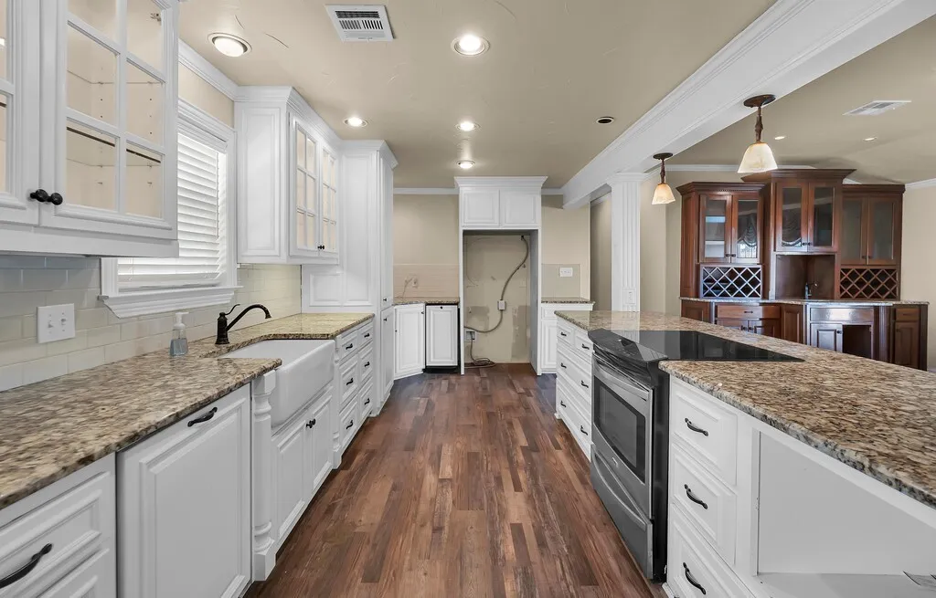 Farm For Sale in Mc Lennan County , 1455 Jackson Lane, China Spring, Texas 76633, 4 Bedroom, 3 Bathroom, Garage spaces, 3,720 Sqft, built in 1969, mls#21378638, Real Estate Agent in China Spring, Homes For Sale in Mc Lennan county, Homes For Sale in China Spring, Realtor in China Spring Texas, Real Estate Brokerage Independent Realty Texas, Luminita Cordes Realtor