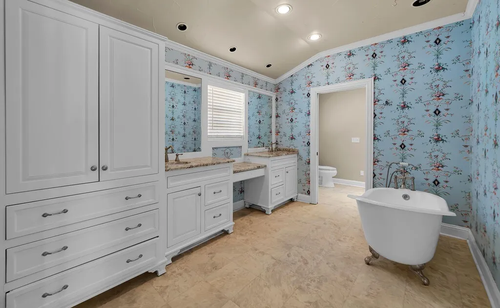 Farm For Sale in Mc Lennan County , 1455 Jackson Lane, China Spring, Texas 76633, 4 Bedroom, 3 Bathroom, Garage spaces, 3,720 Sqft, built in 1969, mls#21378638, Real Estate Agent in China Spring, Homes For Sale in Mc Lennan county, Homes For Sale in China Spring, Realtor in China Spring Texas, Real Estate Brokerage Independent Realty Texas, Luminita Cordes Realtor