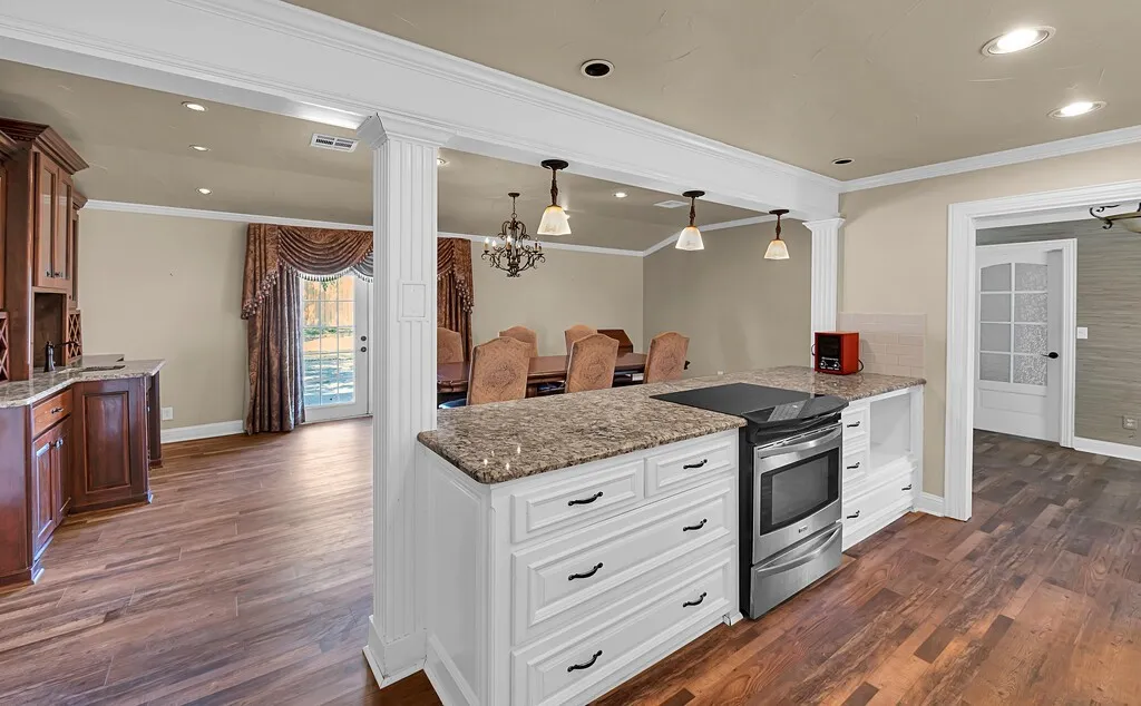 Farm For Sale in Mc Lennan County , 1455 Jackson Lane, China Spring, Texas 76633, 4 Bedroom, 3 Bathroom, Garage spaces, 3,720 Sqft, built in 1969, mls#21378638, Real Estate Agent in China Spring, Homes For Sale in Mc Lennan county, Homes For Sale in China Spring, Realtor in China Spring Texas, Real Estate Brokerage Independent Realty Texas, Luminita Cordes Realtor