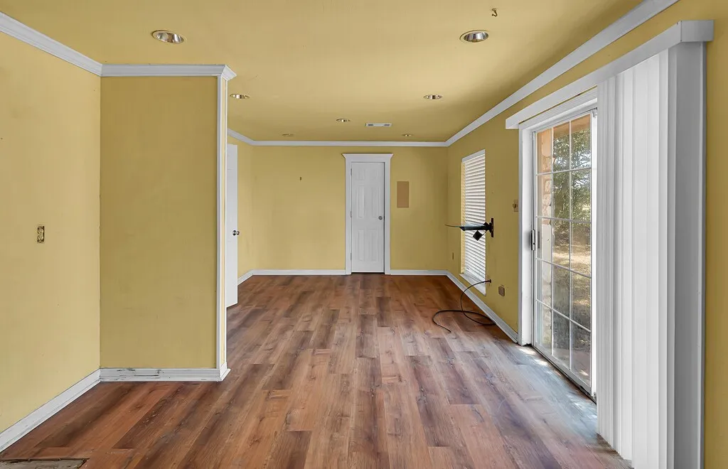 Farm For Sale in Mc Lennan County , 1455 Jackson Lane, China Spring, Texas 76633, 4 Bedroom, 3 Bathroom, Garage spaces, 3,720 Sqft, built in 1969, mls#21378638, Real Estate Agent in China Spring, Homes For Sale in Mc Lennan county, Homes For Sale in China Spring, Realtor in China Spring Texas, Real Estate Brokerage Independent Realty Texas, Luminita Cordes Realtor