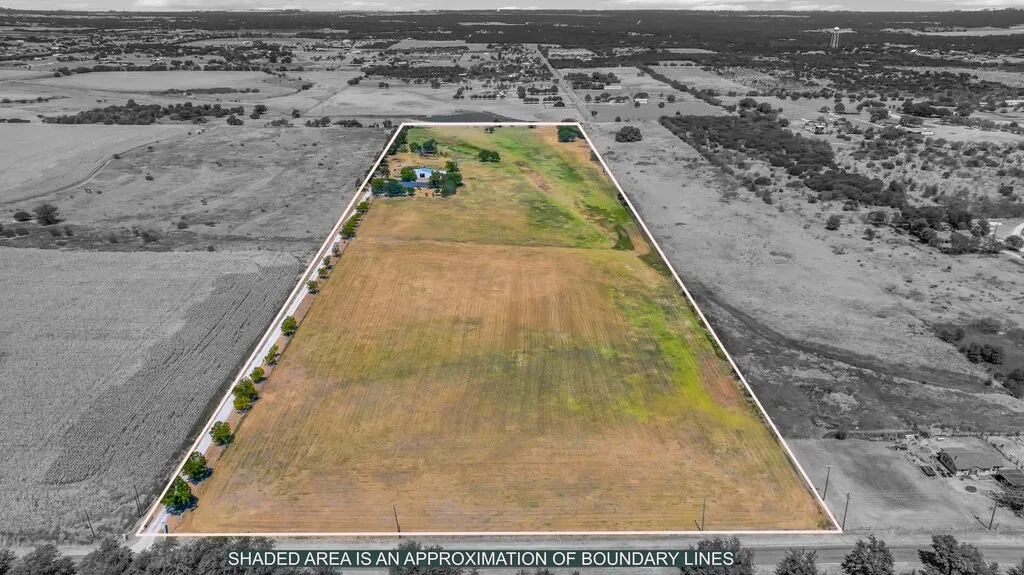 Farm For Sale in Mc Lennan County , 1455 Jackson Lane, China Spring, Texas 76633, 4 Bedroom, 3 Bathroom, Garage spaces, 3,720 Sqft, built in 1969, mls#21378638, Real Estate Agent in China Spring, Homes For Sale in Mc Lennan county, Homes For Sale in China Spring, Realtor in China Spring Texas, Real Estate Brokerage Independent Realty Texas, Luminita Cordes Realtor