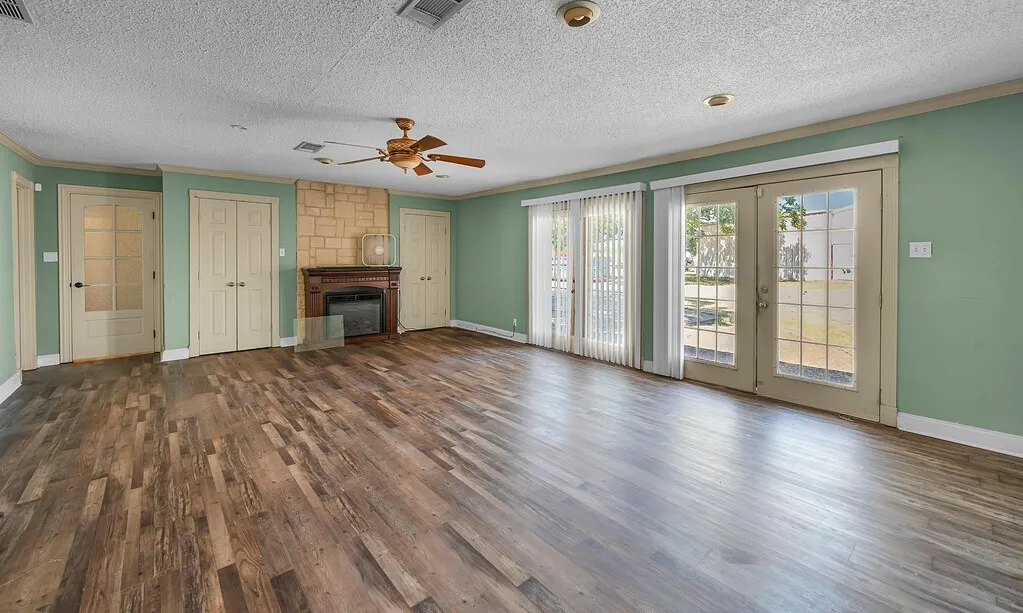 Farm For Sale in Mc Lennan County , 1455 Jackson Lane, China Spring, Texas 76633, 4 Bedroom, 3 Bathroom, Garage spaces, 3,720 Sqft, built in 1969, mls#21378638, Real Estate Agent in China Spring, Homes For Sale in Mc Lennan county, Homes For Sale in China Spring, Realtor in China Spring Texas, Real Estate Brokerage Independent Realty Texas, Luminita Cordes Realtor