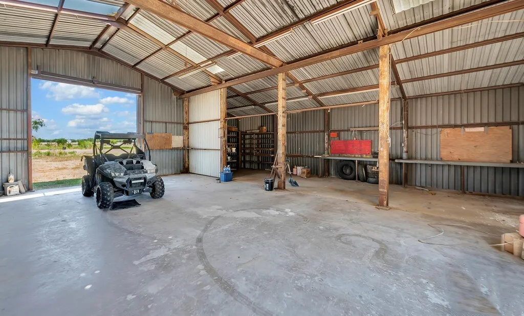 Farm For Sale in Mc Lennan County , 1455 Jackson Lane, China Spring, Texas 76633, 4 Bedroom, 3 Bathroom, Garage spaces, 3,720 Sqft, built in 1969, mls#21378638, Real Estate Agent in China Spring, Homes For Sale in Mc Lennan county, Homes For Sale in China Spring, Realtor in China Spring Texas, Real Estate Brokerage Independent Realty Texas, Luminita Cordes Realtor