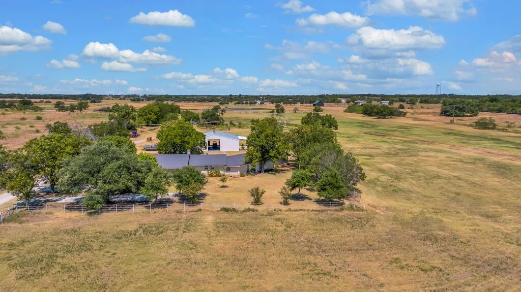 Farm For Sale in Mc Lennan County , 1455 Jackson Lane, China Spring, Texas 76633, 4 Bedroom, 3 Bathroom, Garage spaces, 3,720 Sqft, built in 1969, mls#21378638, Real Estate Agent in China Spring, Homes For Sale in Mc Lennan county, Homes For Sale in China Spring, Realtor in China Spring Texas, Real Estate Brokerage Independent Realty Texas, Luminita Cordes Realtor
