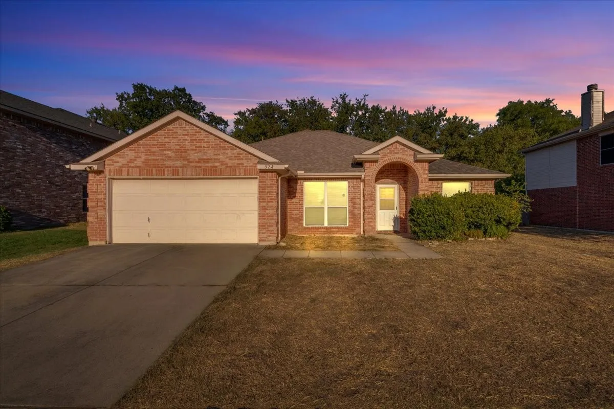 Single Family Residence For Sale in Tarrant County , 324 Marsha Street, Saginaw, Texas 76179, 4 Bedroom, 2 Bathroom, 2 Garage spaces, 1,931 Sqft, built in 2002, mls#21380215, Real Estate Agent in Saginaw, Homes For Sale in Tarrant county, Homes For Sale in Saginaw, Realtor in Saginaw Texas, Real Estate Brokerage Independent Realty Texas, Luminita Cordes Realtor