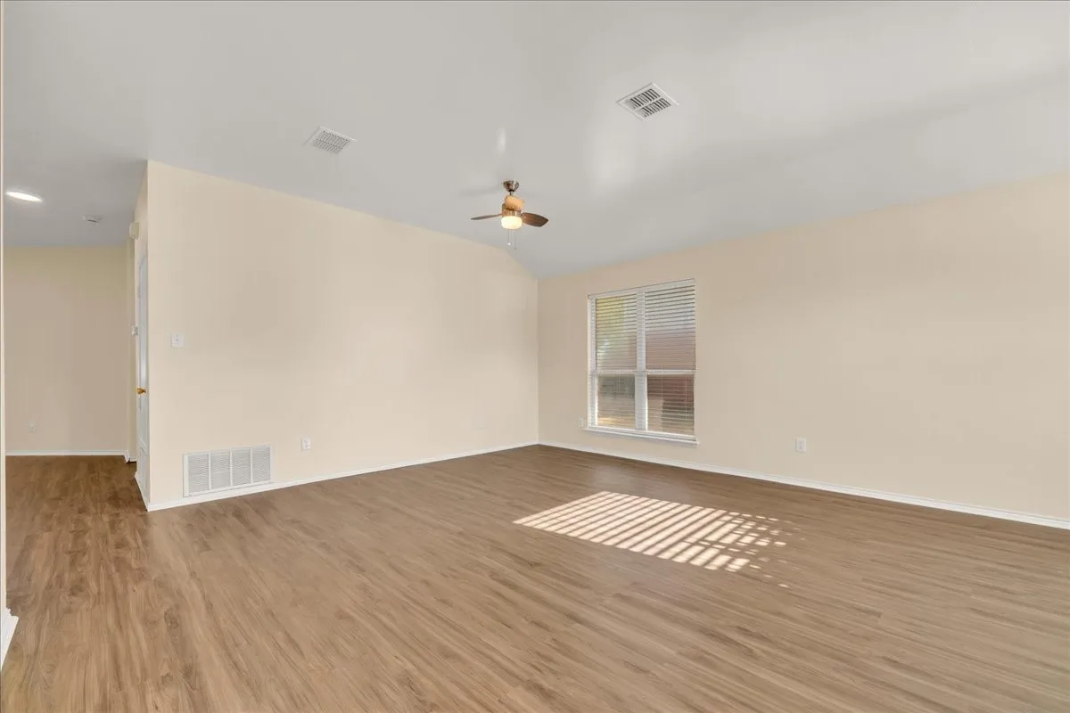 Single Family Residence For Sale in Tarrant County , 324 Marsha Street, Saginaw, Texas 76179, 4 Bedroom, 2 Bathroom, 2 Garage spaces, 1,931 Sqft, built in 2002, mls#21380215, Real Estate Agent in Saginaw, Homes For Sale in Tarrant county, Homes For Sale in Saginaw, Realtor in Saginaw Texas, Real Estate Brokerage Independent Realty Texas, Luminita Cordes Realtor