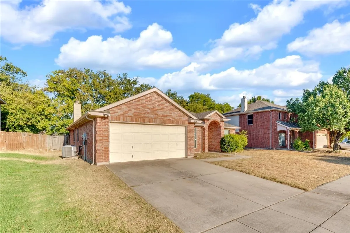 Single Family Residence For Sale in Tarrant County , 324 Marsha Street, Saginaw, Texas 76179, 4 Bedroom, 2 Bathroom, 2 Garage spaces, 1,931 Sqft, built in 2002, mls#21380215, Real Estate Agent in Saginaw, Homes For Sale in Tarrant county, Homes For Sale in Saginaw, Realtor in Saginaw Texas, Real Estate Brokerage Independent Realty Texas, Luminita Cordes Realtor