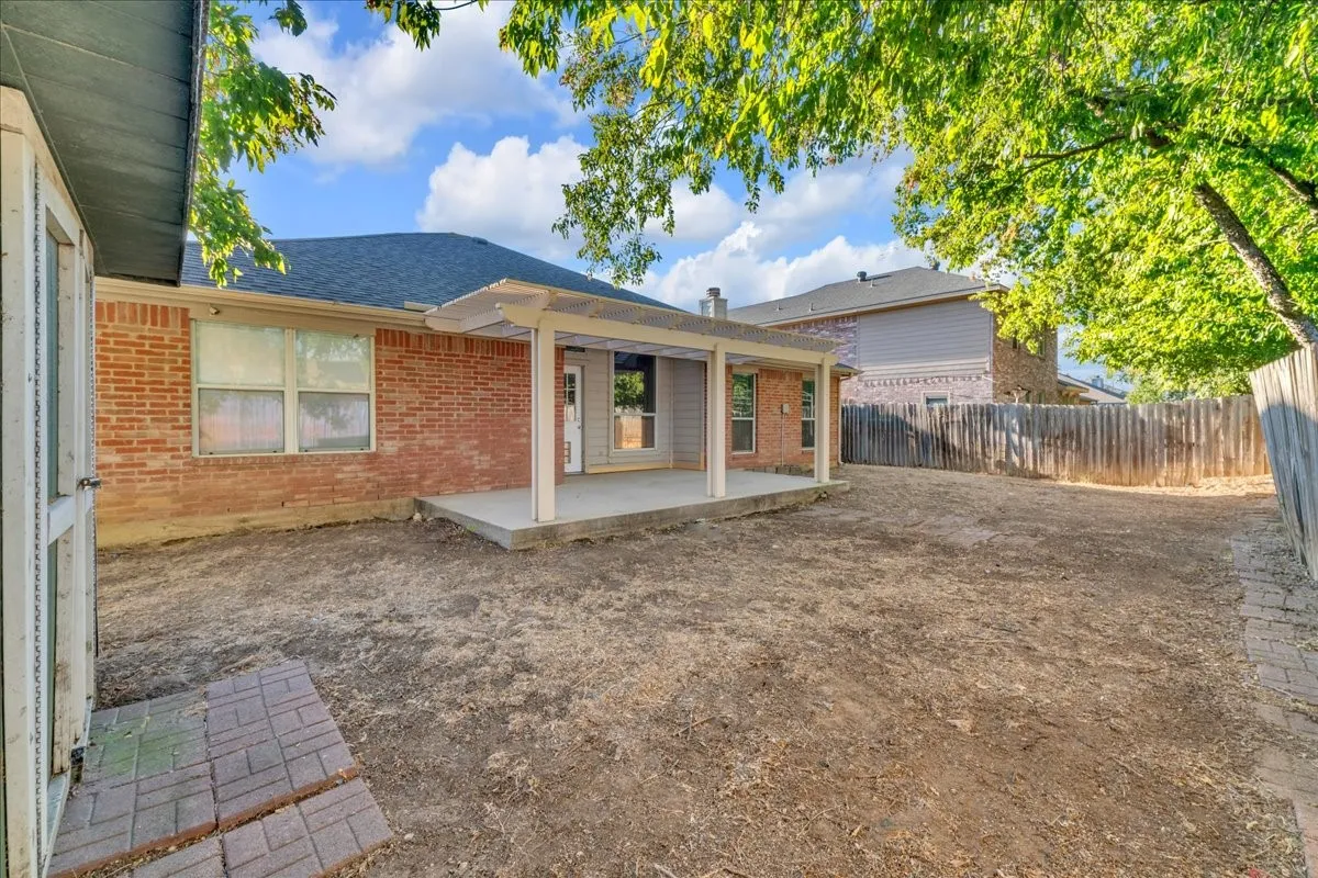Single Family Residence For Sale in Tarrant County , 324 Marsha Street, Saginaw, Texas 76179, 4 Bedroom, 2 Bathroom, 2 Garage spaces, 1,931 Sqft, built in 2002, mls#21380215, Real Estate Agent in Saginaw, Homes For Sale in Tarrant county, Homes For Sale in Saginaw, Realtor in Saginaw Texas, Real Estate Brokerage Independent Realty Texas, Luminita Cordes Realtor