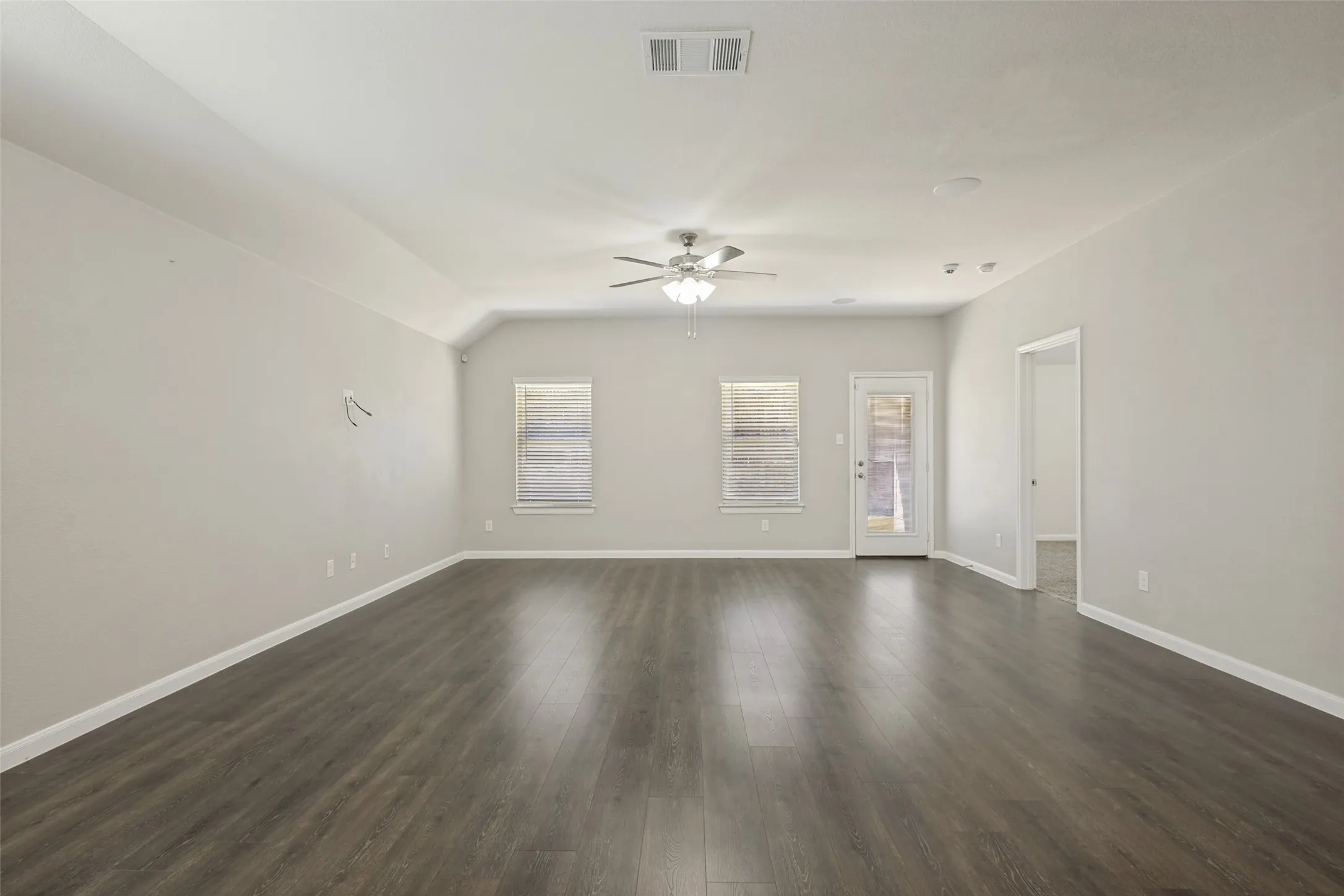 Single Family Residence For Rent in Collin County , 707 Range Drive, Princeton, Texas 75407, 4 Bedroom, 2 Bathroom, 2 Garage spaces, 2,014 Sqft, built in 2021, mls#21373652, Real Estate Agent in Princeton, Homes For Rent in Collin county, Homes For Rent in Princeton, Realtor in Princeton Texas, Real Estate Brokerage Independent Realty Texas, Luminita Cordes Realtor